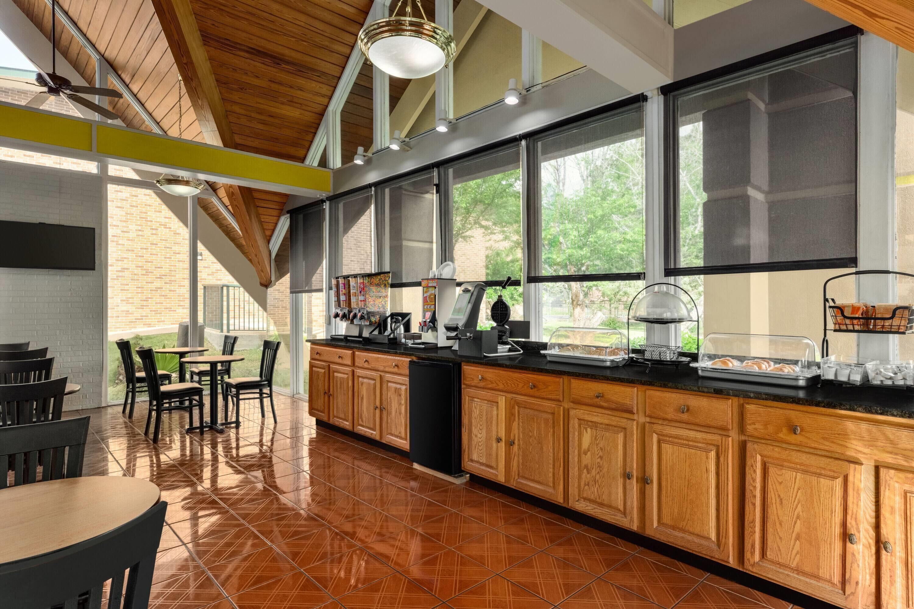 Econo Lodge Macon  GA