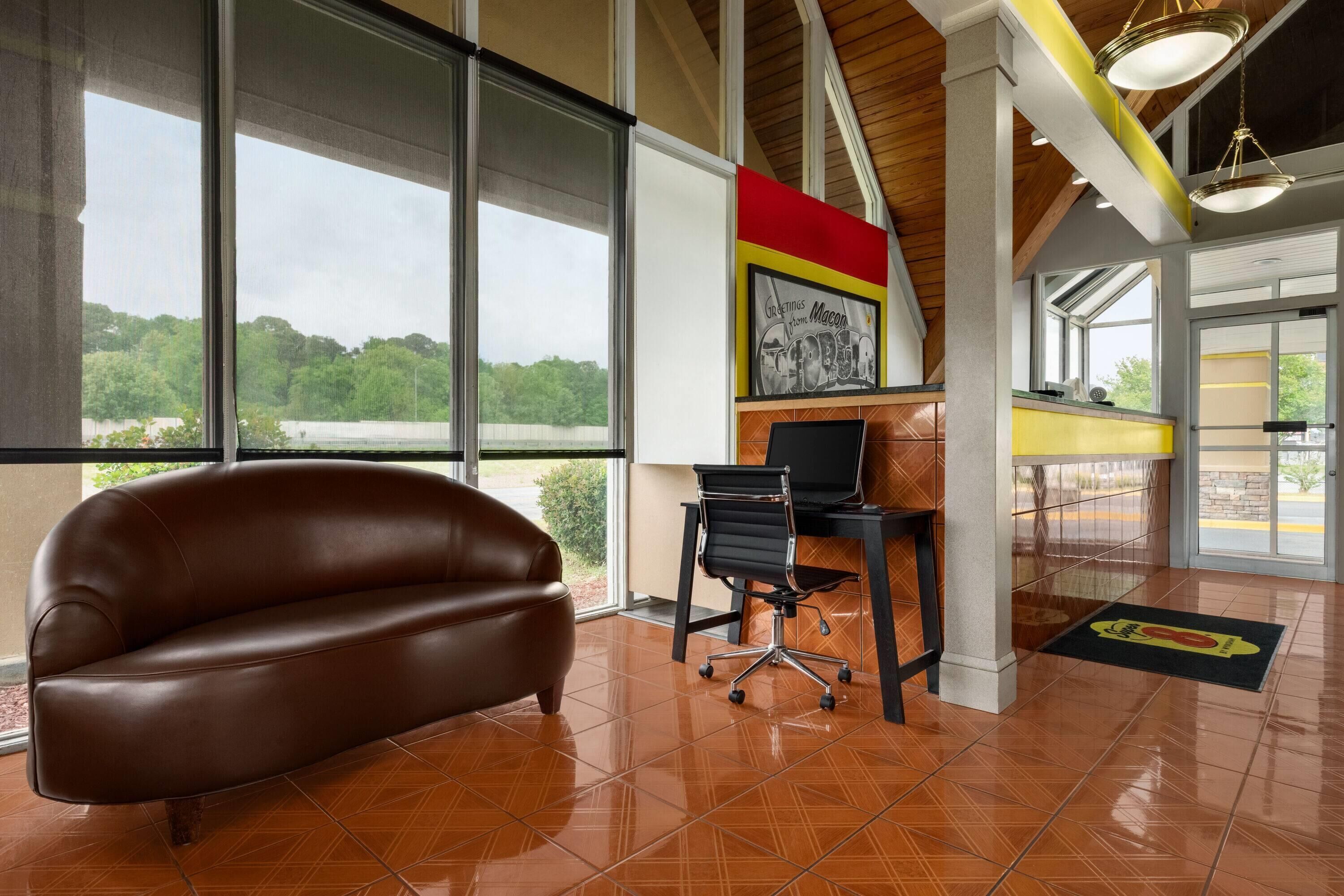 Econo Lodge Macon  GA