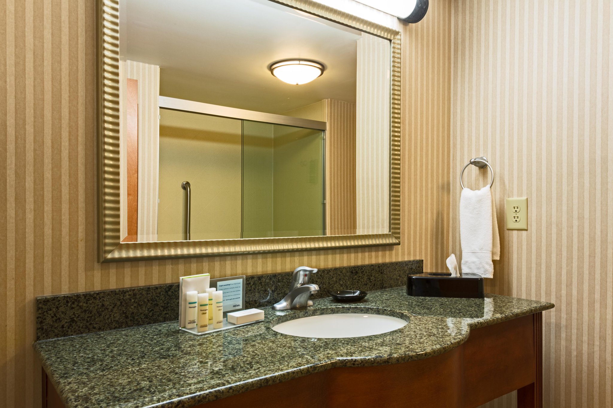 Hampton Inn & Suites Macon I-75 North Hampton Inn & Suites Macon I-75 North