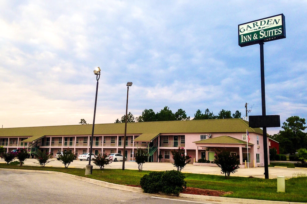 Garden Inn & Suites