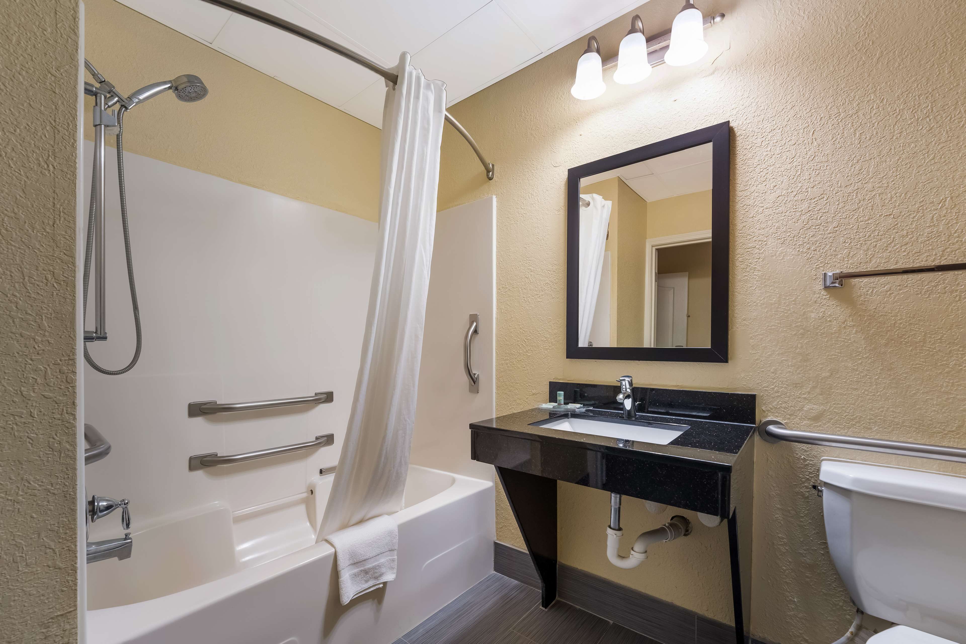 Best Western Bradbury Inn & Suites Best Western Bradbury Inn & Suites