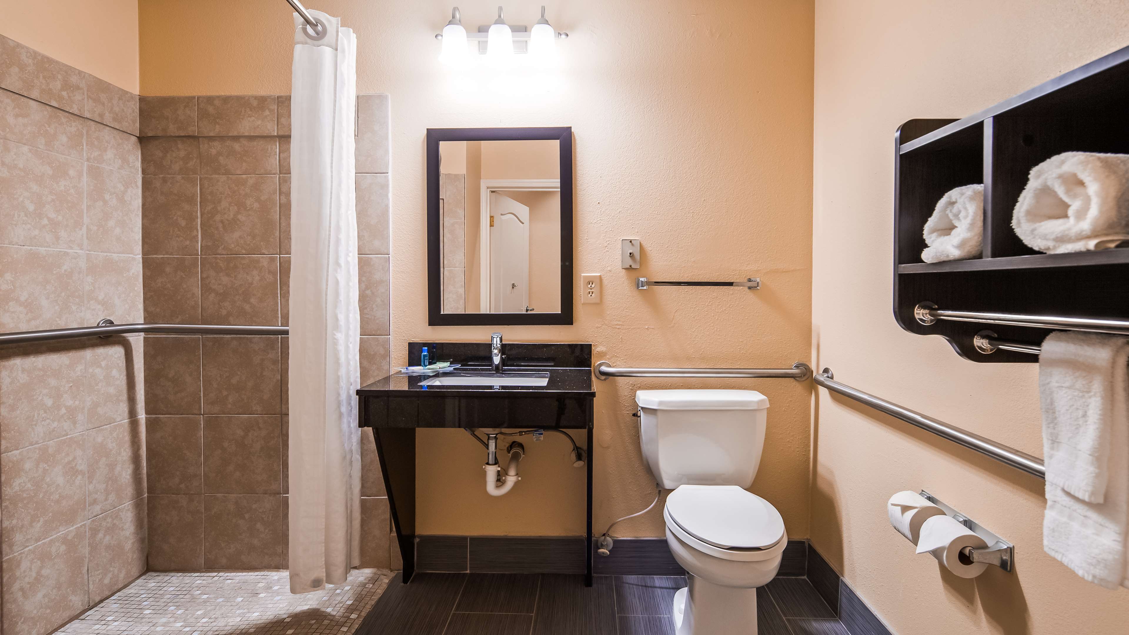 Best Western Bradbury Inn & Suites Best Western Bradbury Inn & Suites