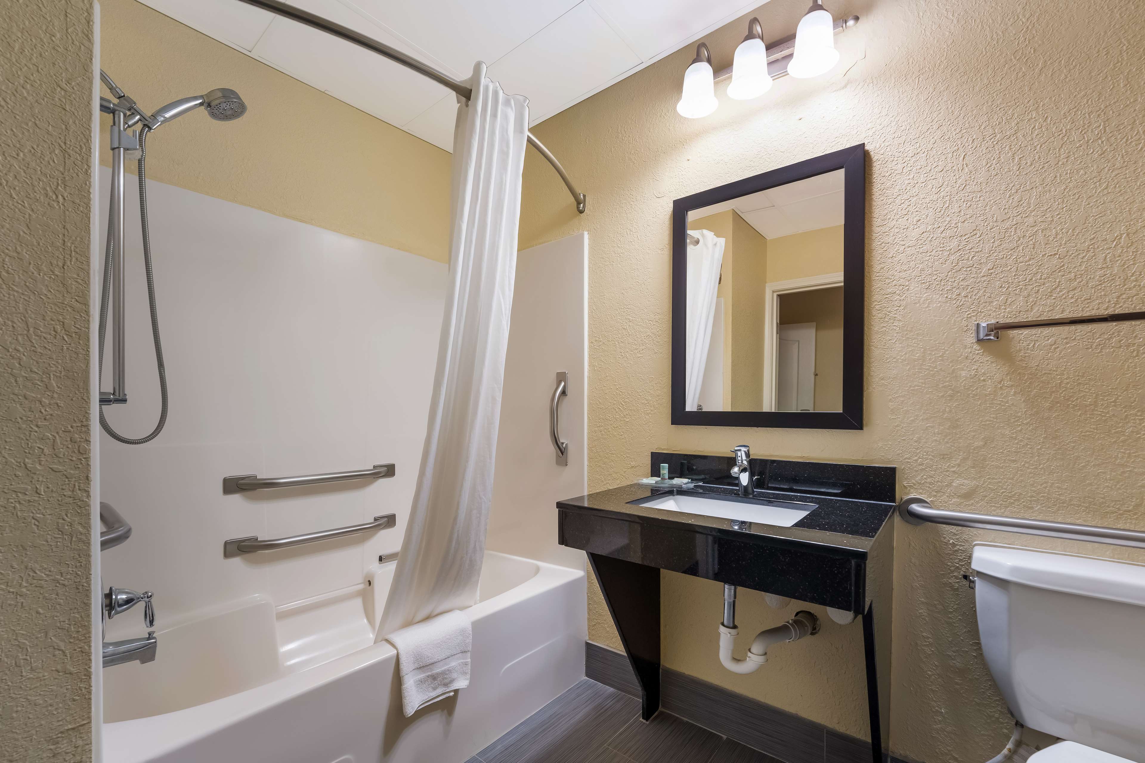 Best Western Bradbury Inn & Suites Best Western Bradbury Inn & Suites