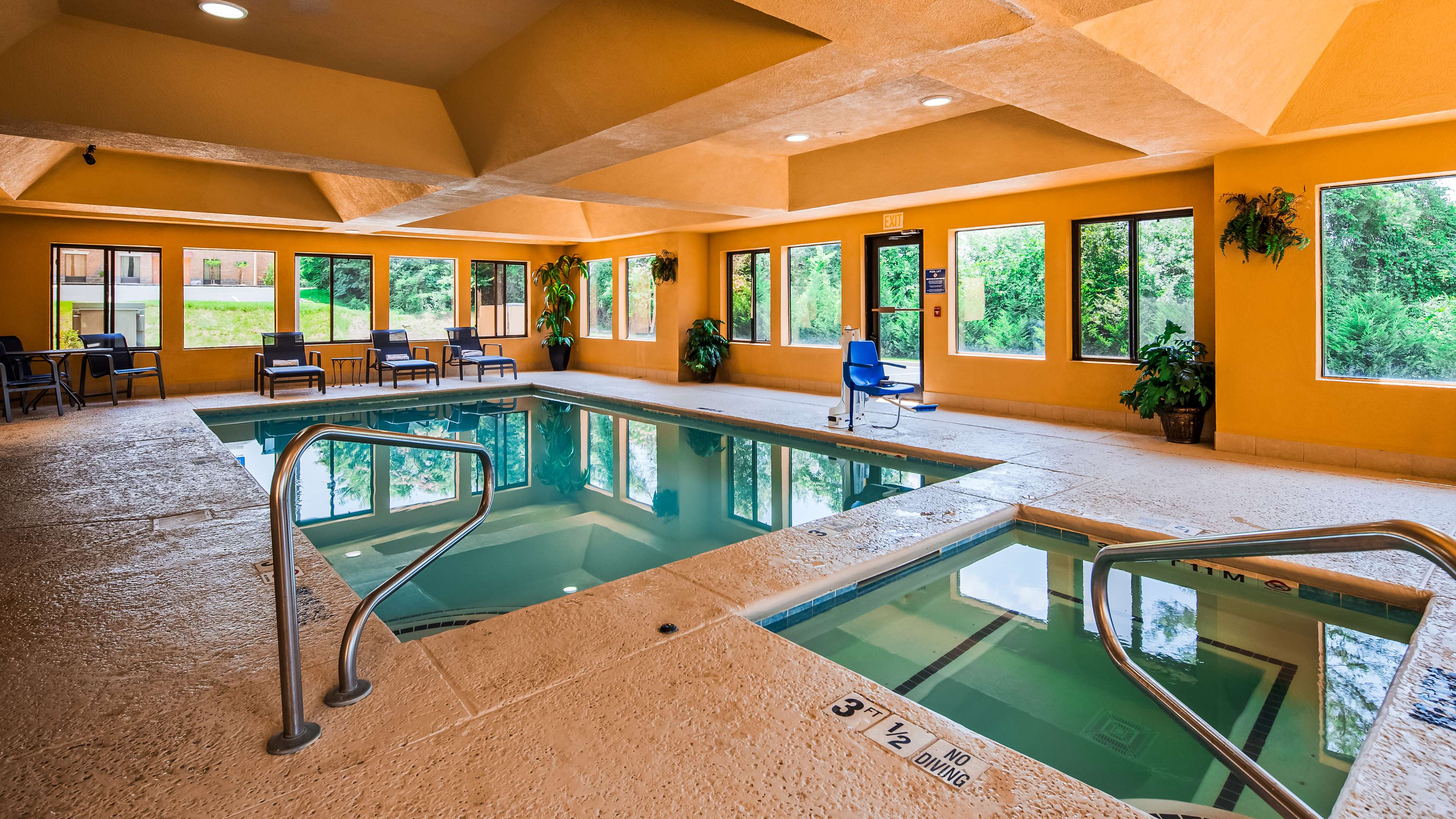 Best Western Bradbury Inn & Suites Best Western Bradbury Inn & Suites