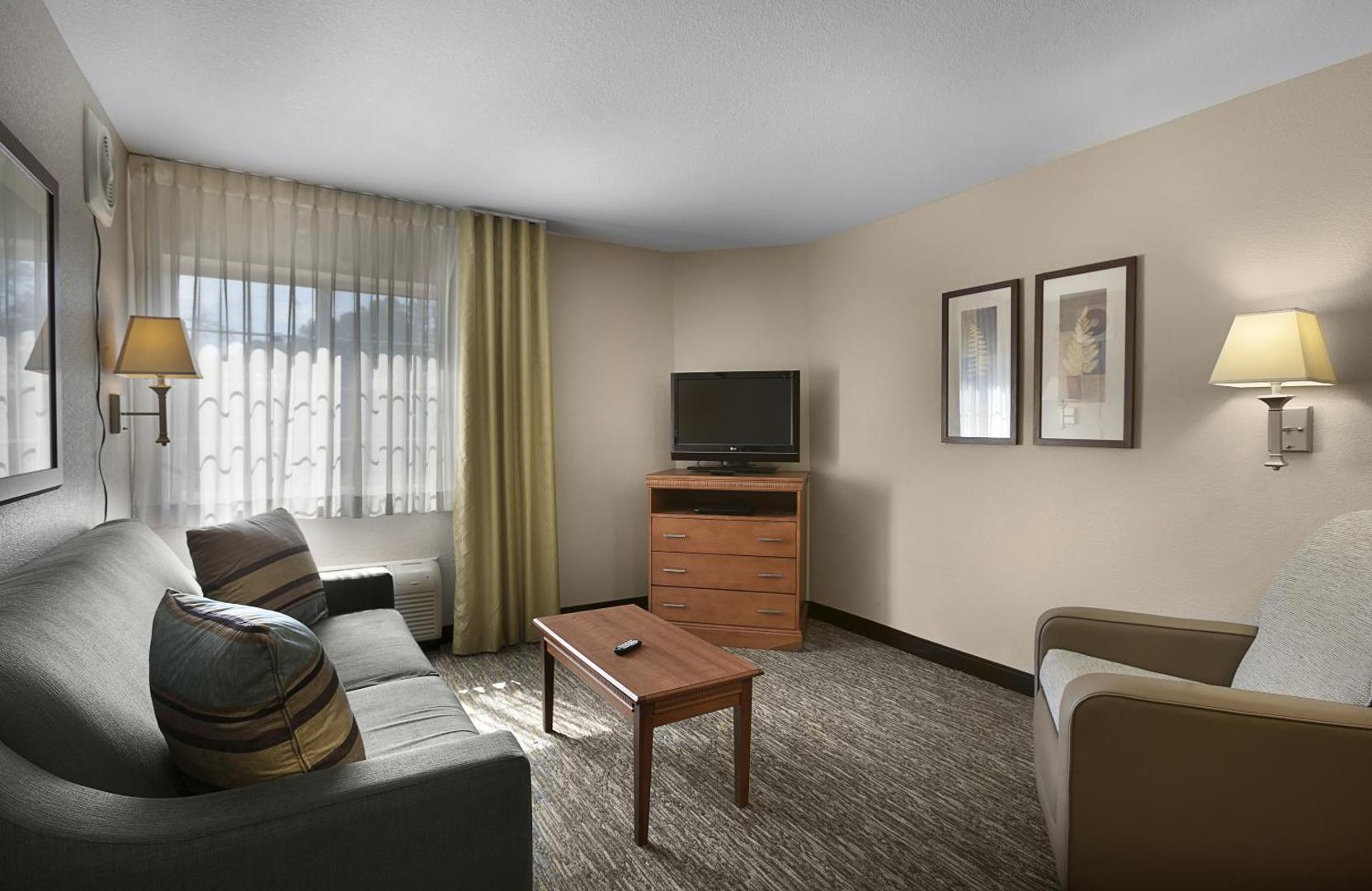 Candlewood Suites Savannah Airport