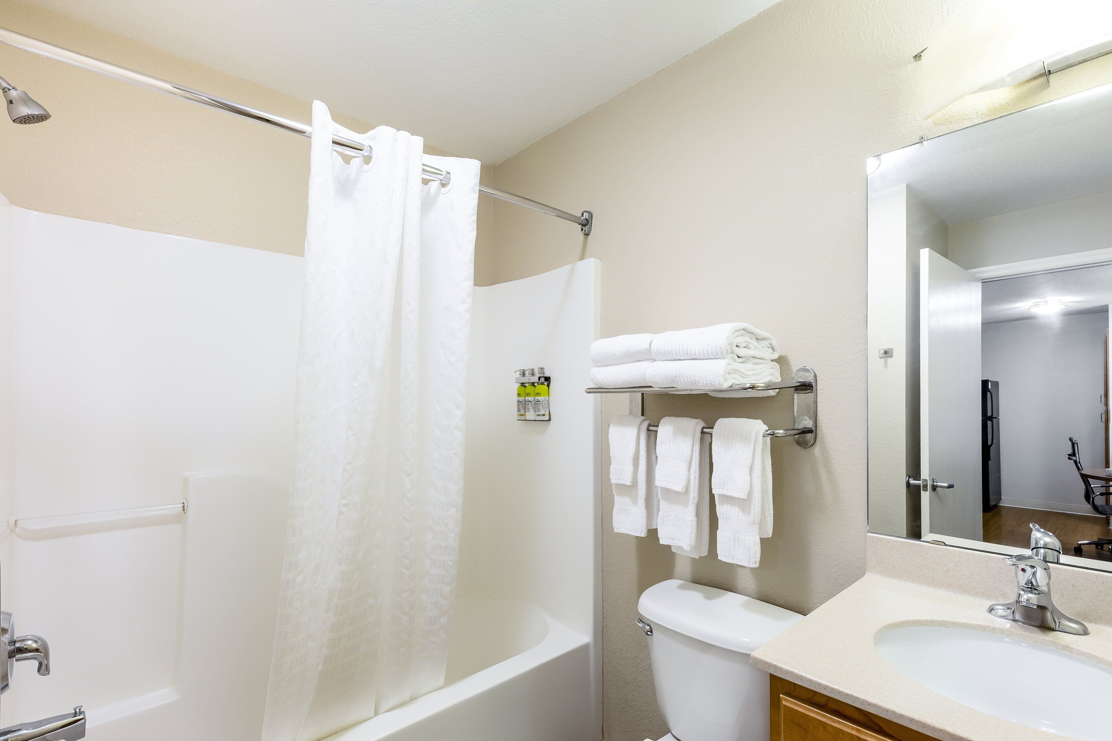 Candlewood Suites Savannah Airport