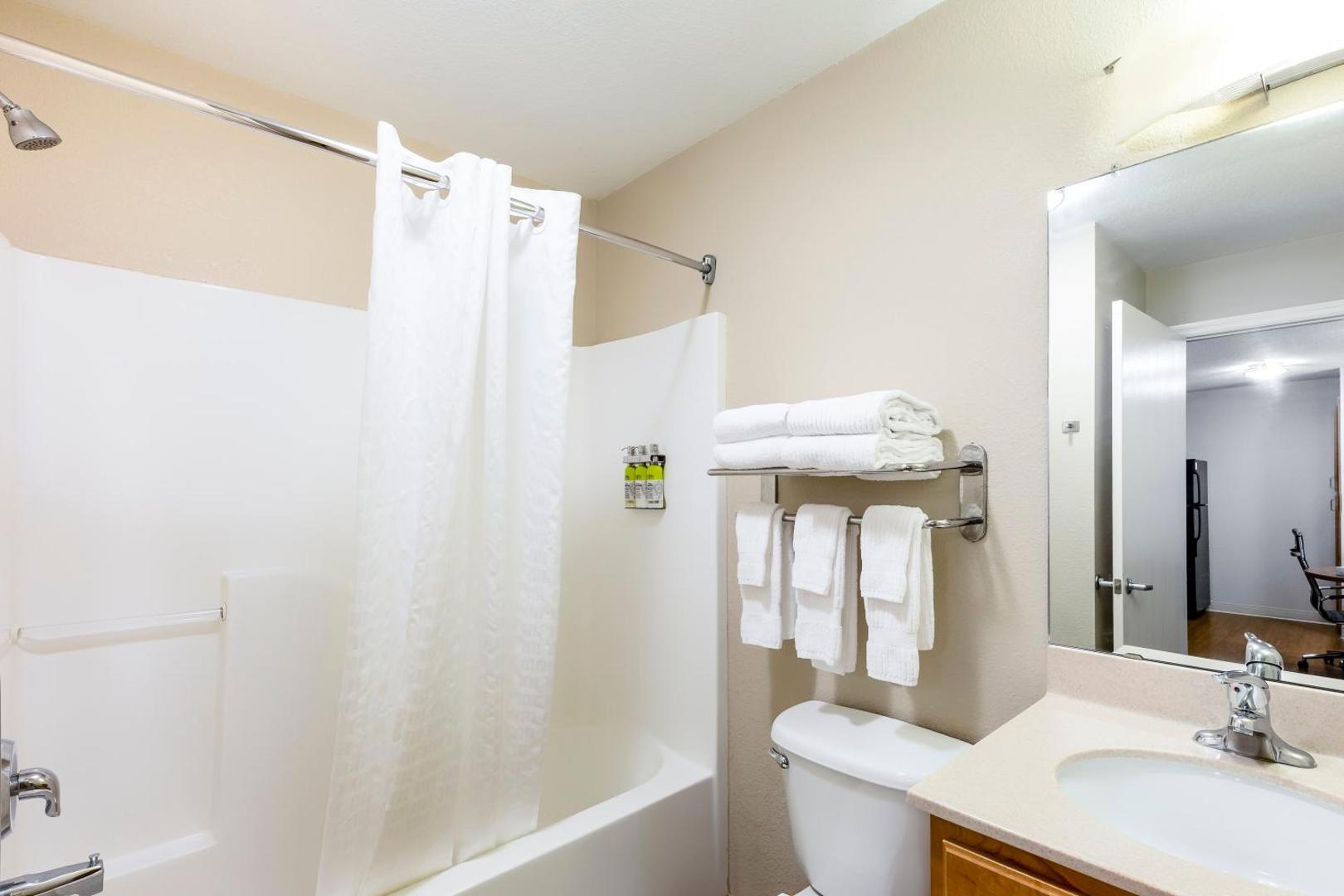 Candlewood Suites Savannah Airport