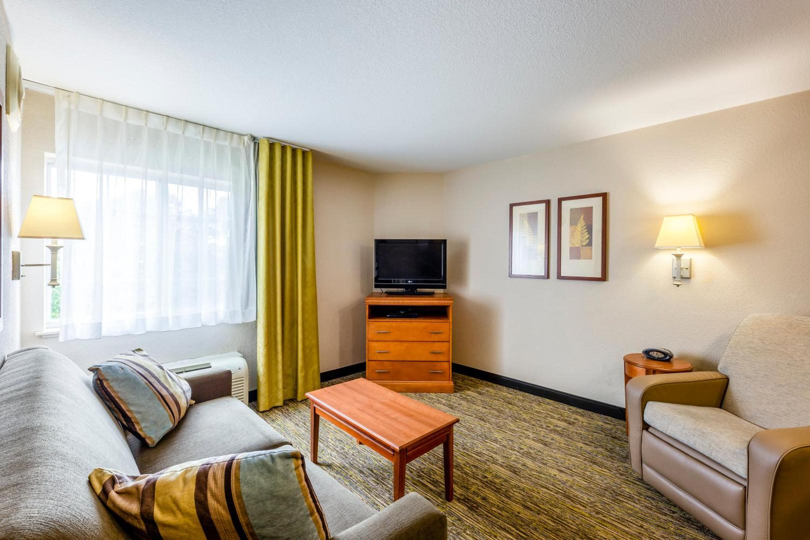 Candlewood Suites Savannah Airport