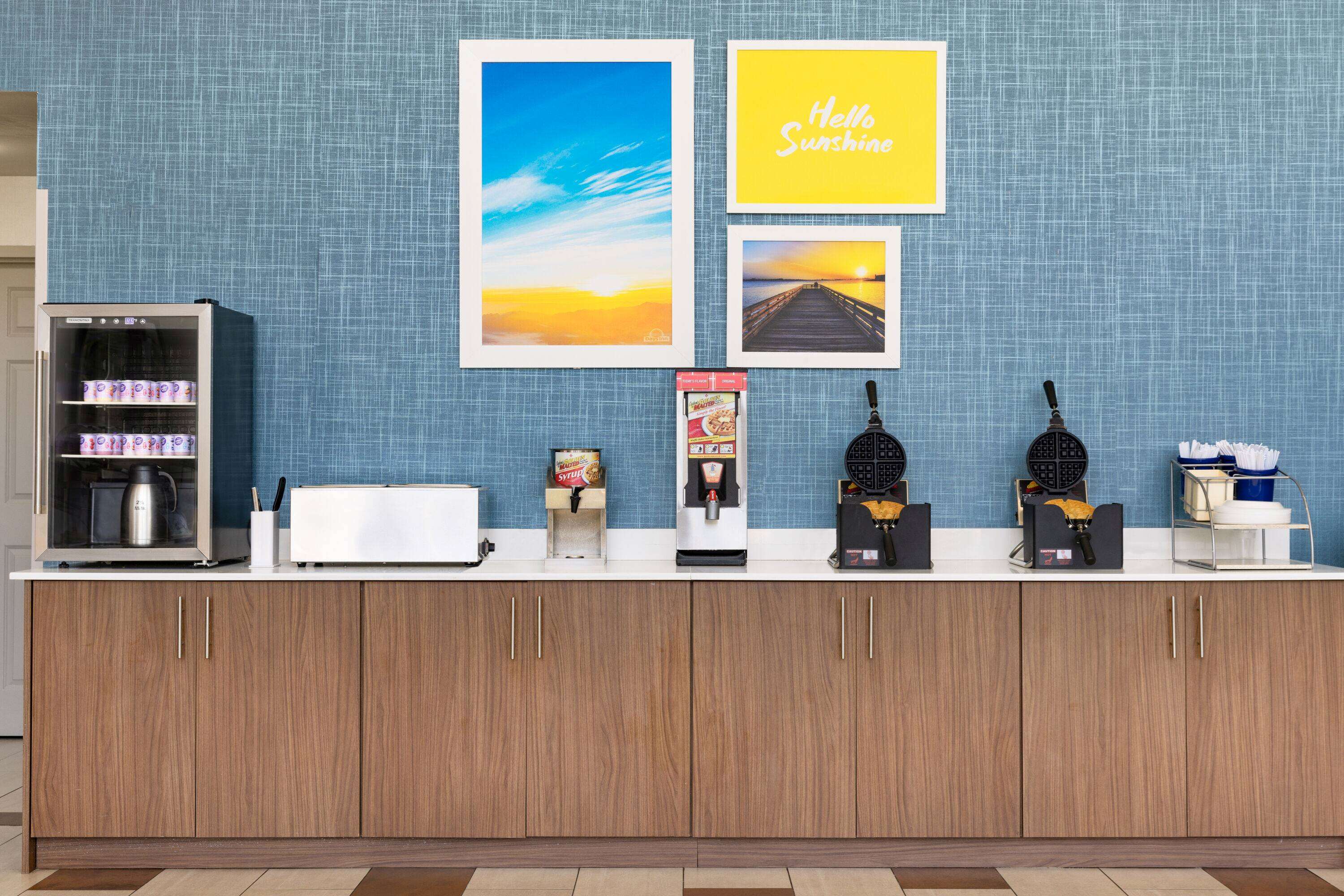 Days Inn & Suites by Windham Savannah Midtown