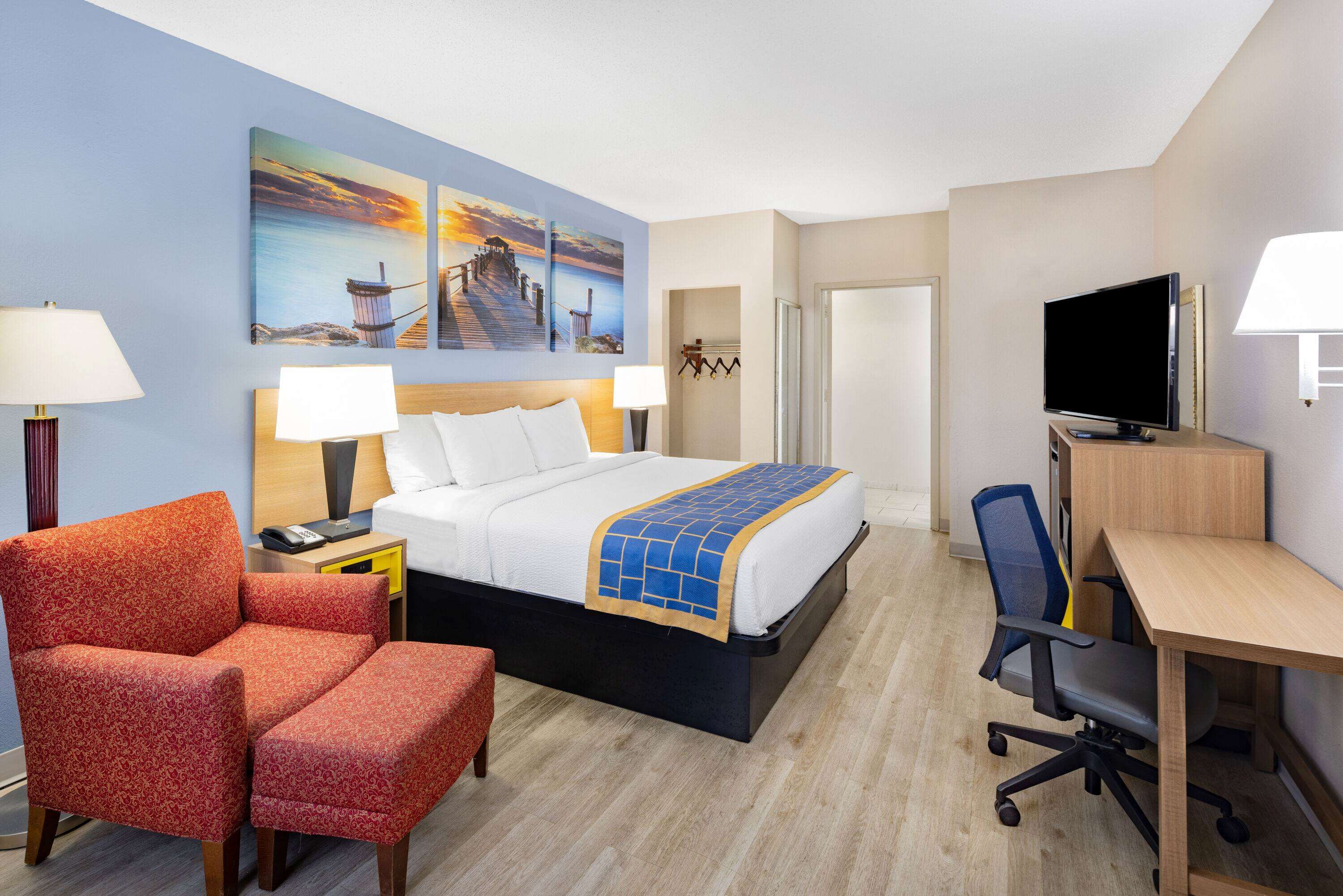 Days Inn & Suites by Windham Savannah Midtown