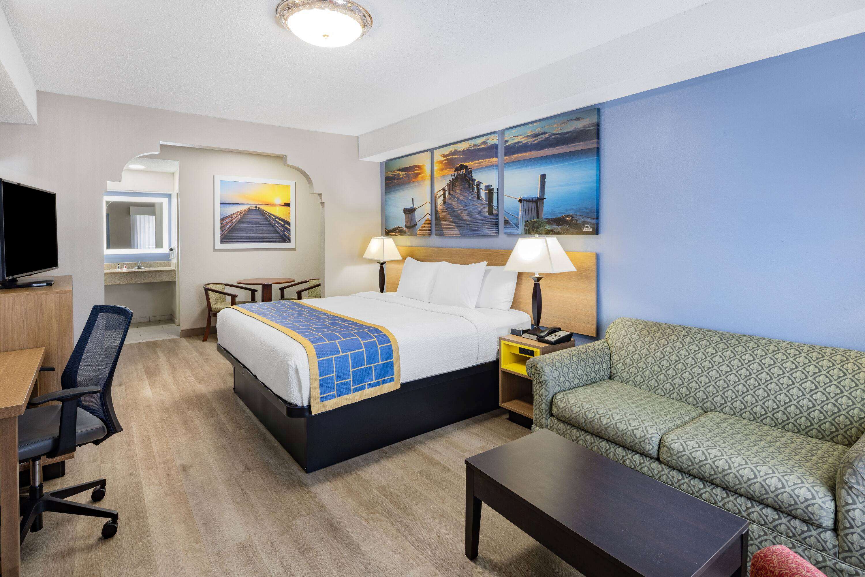 Days Inn & Suites by Windham Savannah Midtown