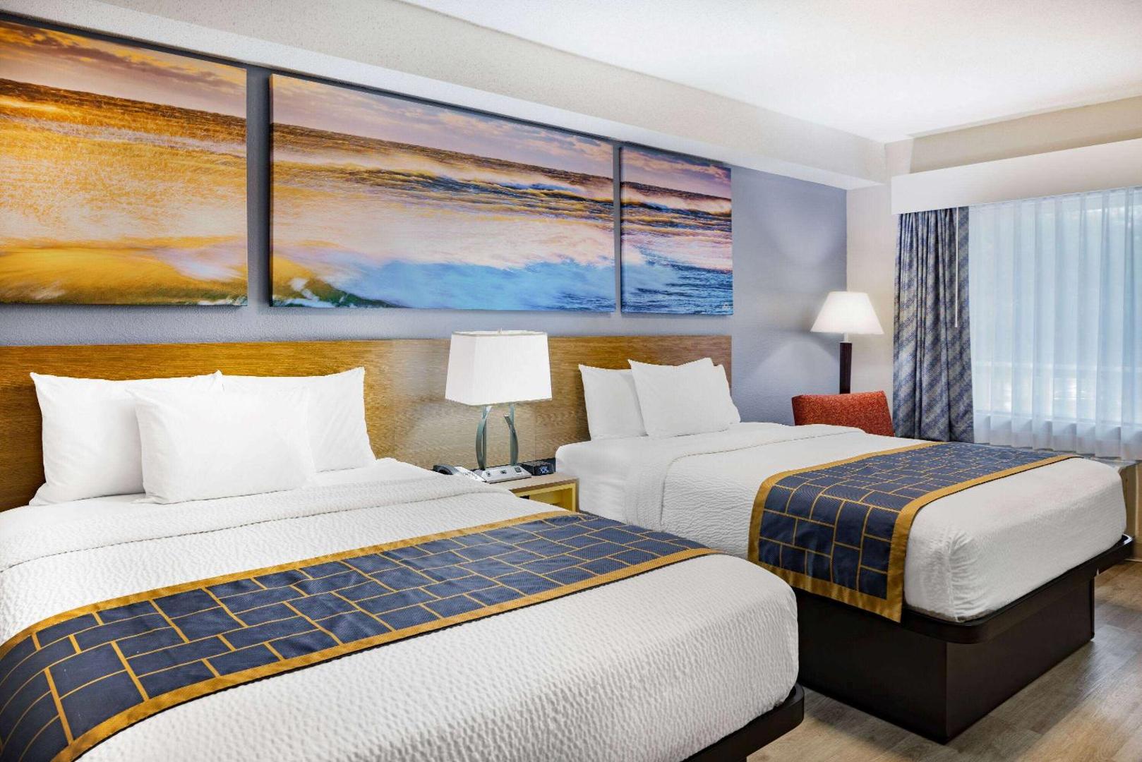 Days Inn & Suites by Windham Savannah Midtown