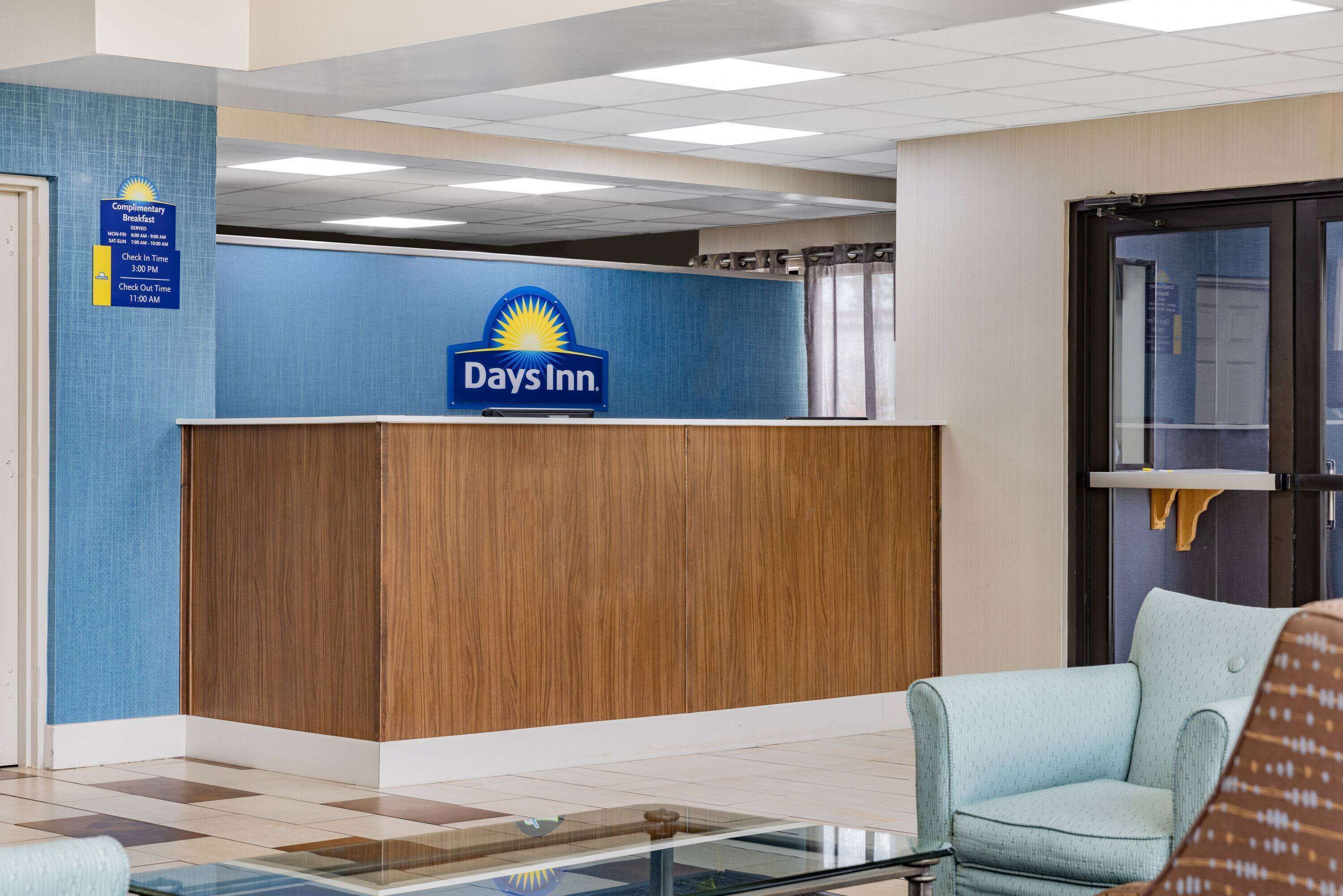 Days Inn & Suites by Windham Savannah Midtown