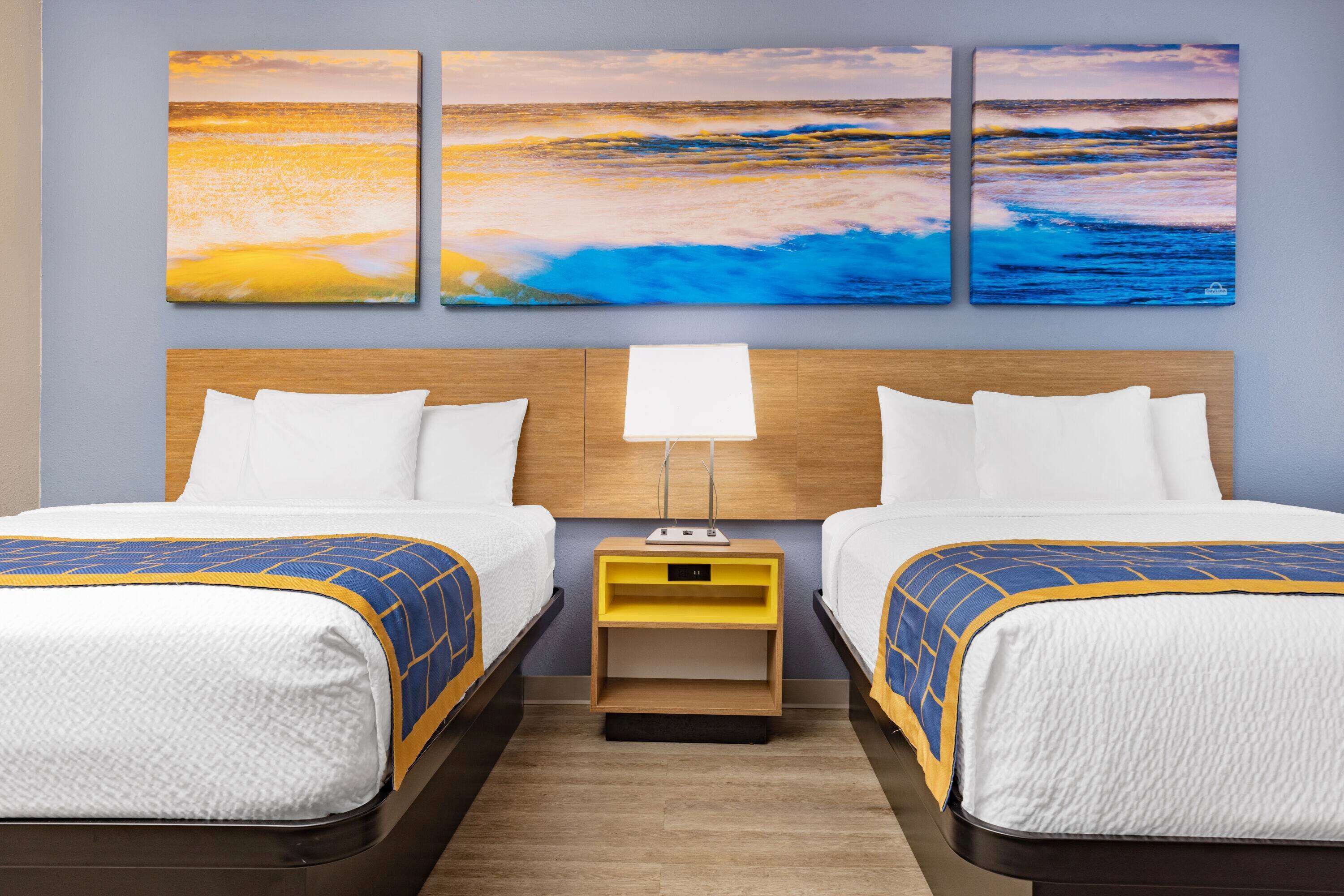 Days Inn & Suites by Windham Savannah Midtown