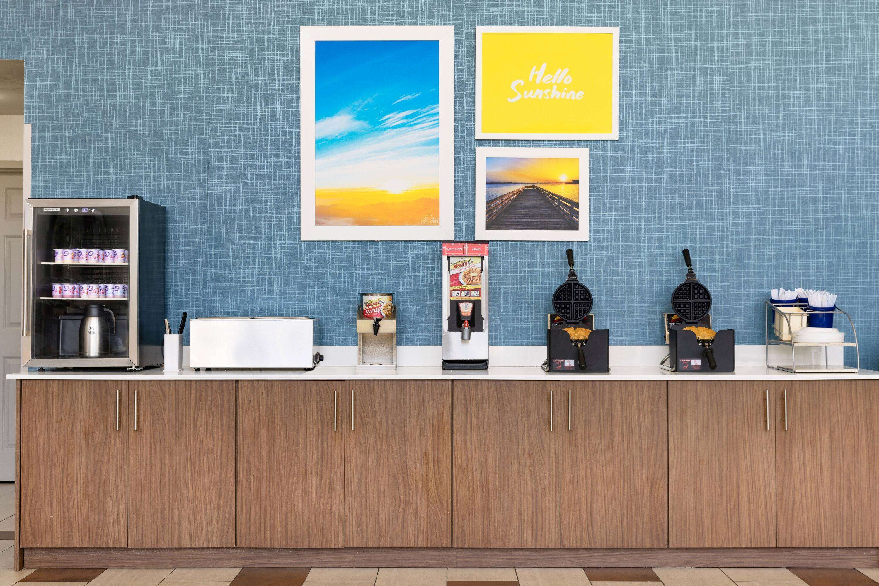 Days Inn & Suites by Windham Savannah Midtown