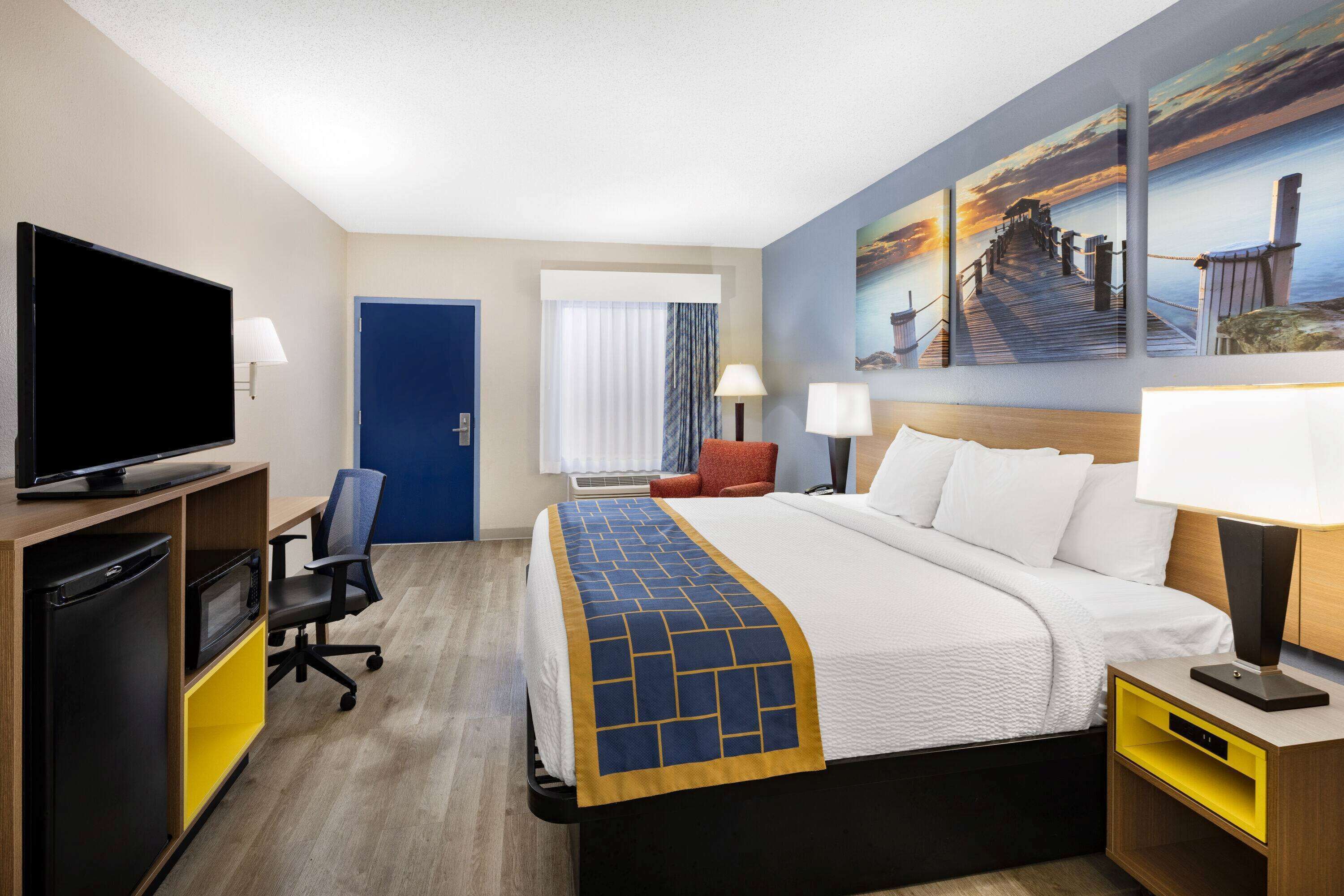 Days Inn & Suites by Windham Savannah Midtown