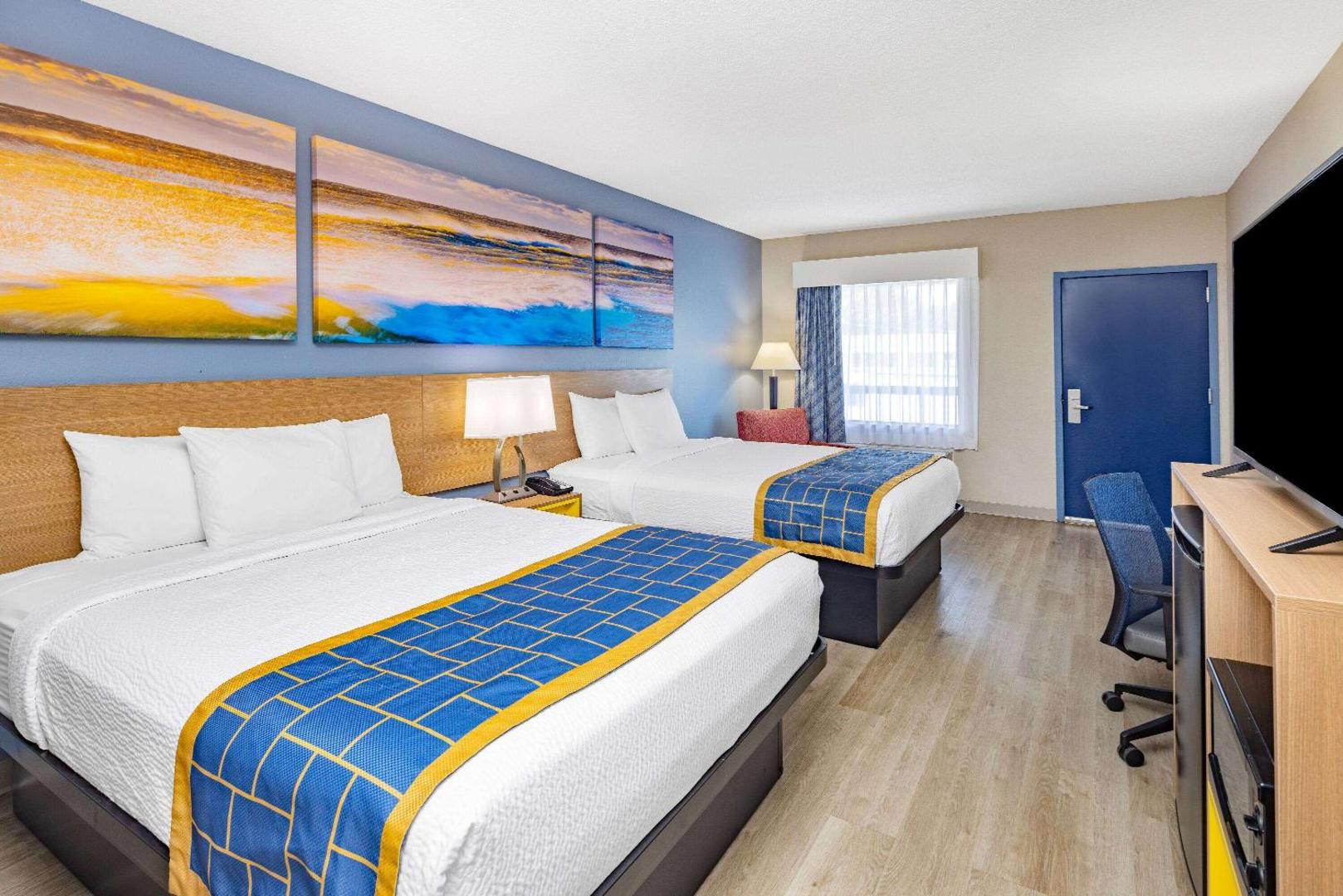 Days Inn & Suites by Windham Savannah Midtown