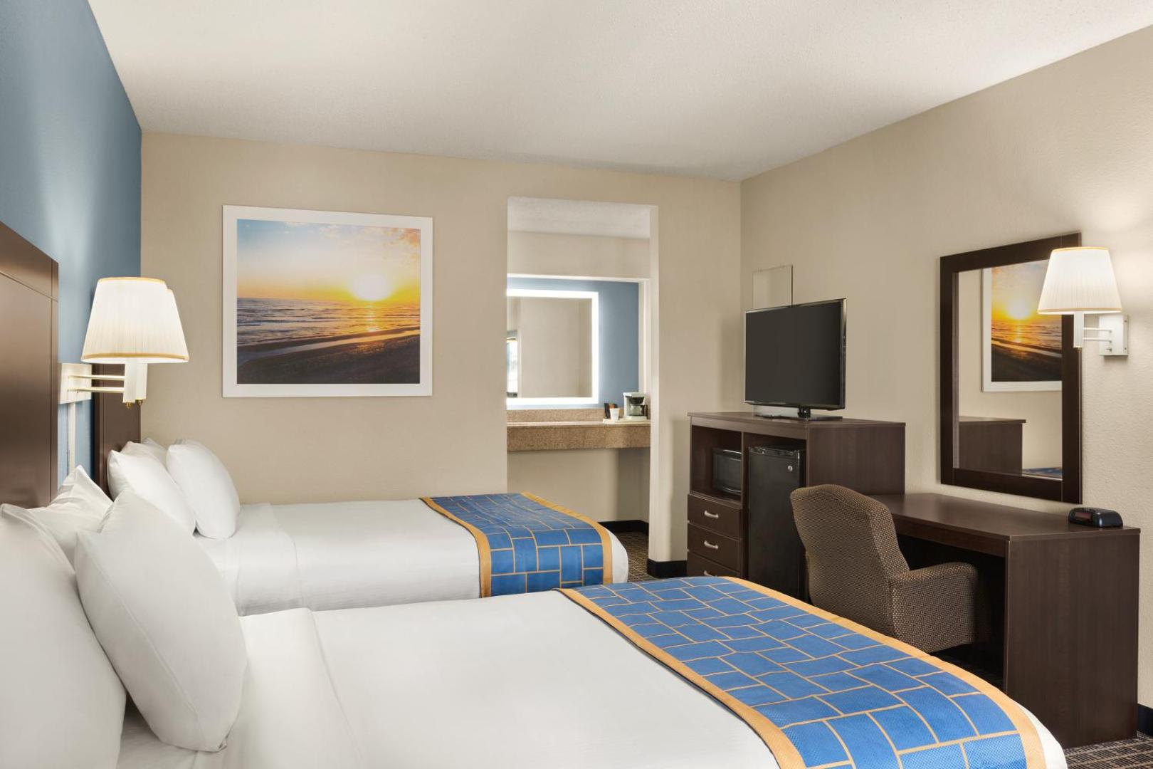 Days Inn & Suites by Windham Savannah Midtown
