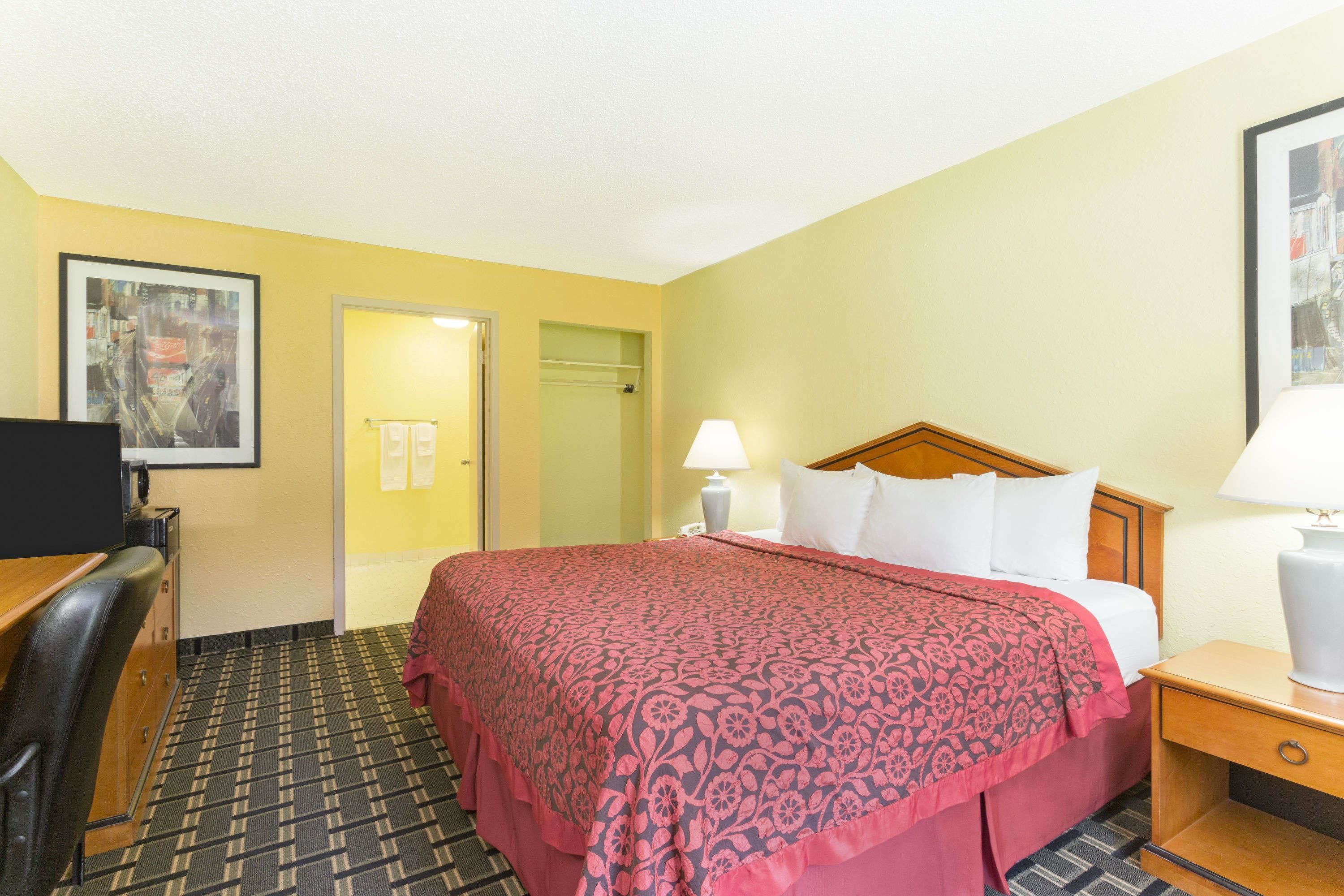 Days Inn by Wyndham Savannah Airport