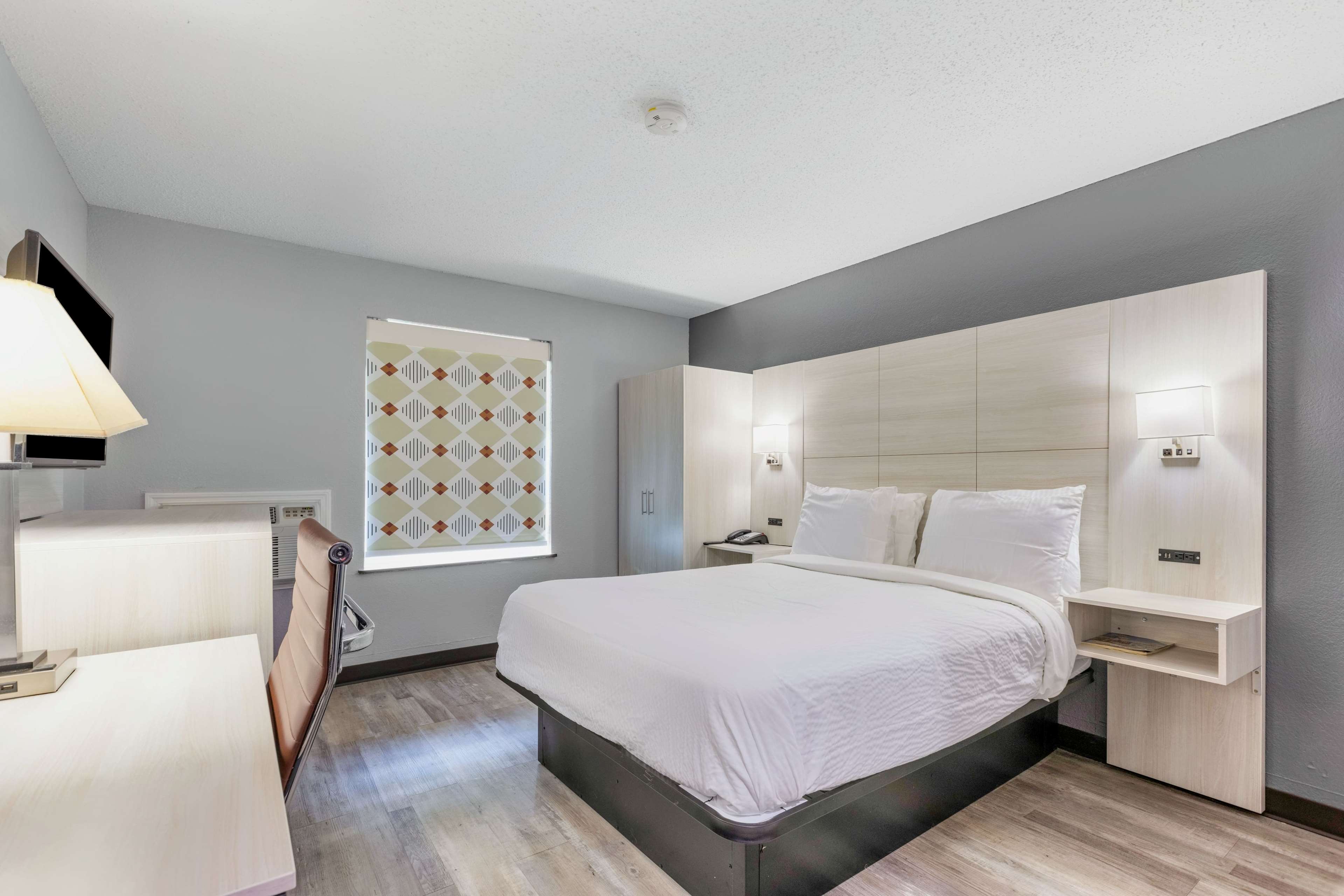 Days Inn by Wyndham Savannah Gateway I-95