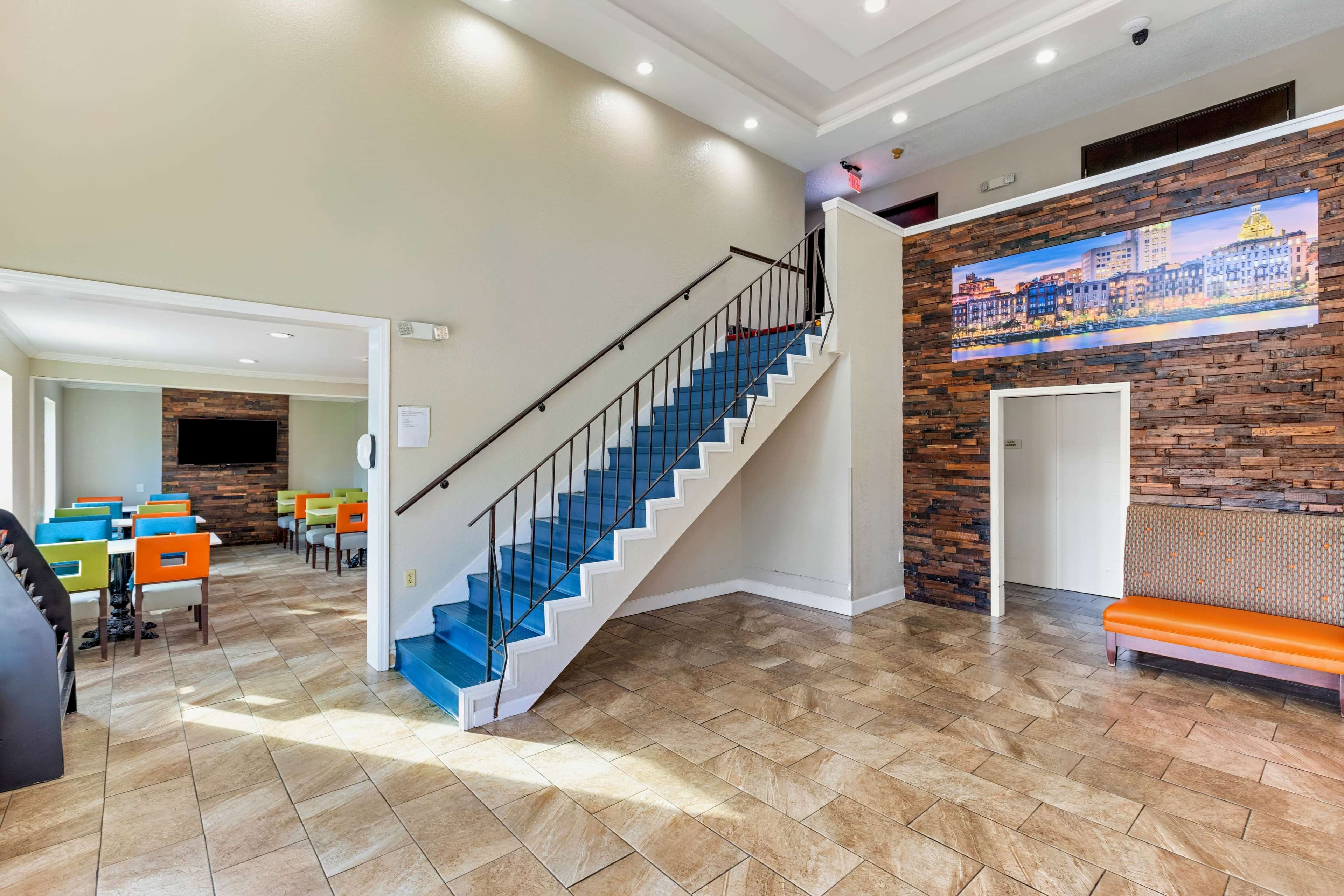 Days Inn by Wyndham Savannah Gateway I-95