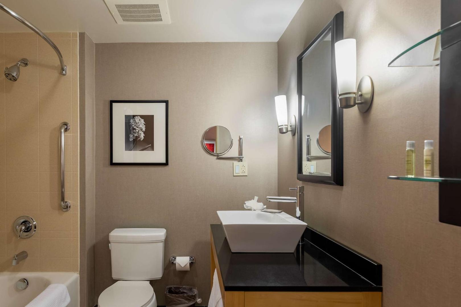 DoubleTree by Hilton Hotel Savannah Airport DoubleTree by Hilton Hotel Savannah Airport