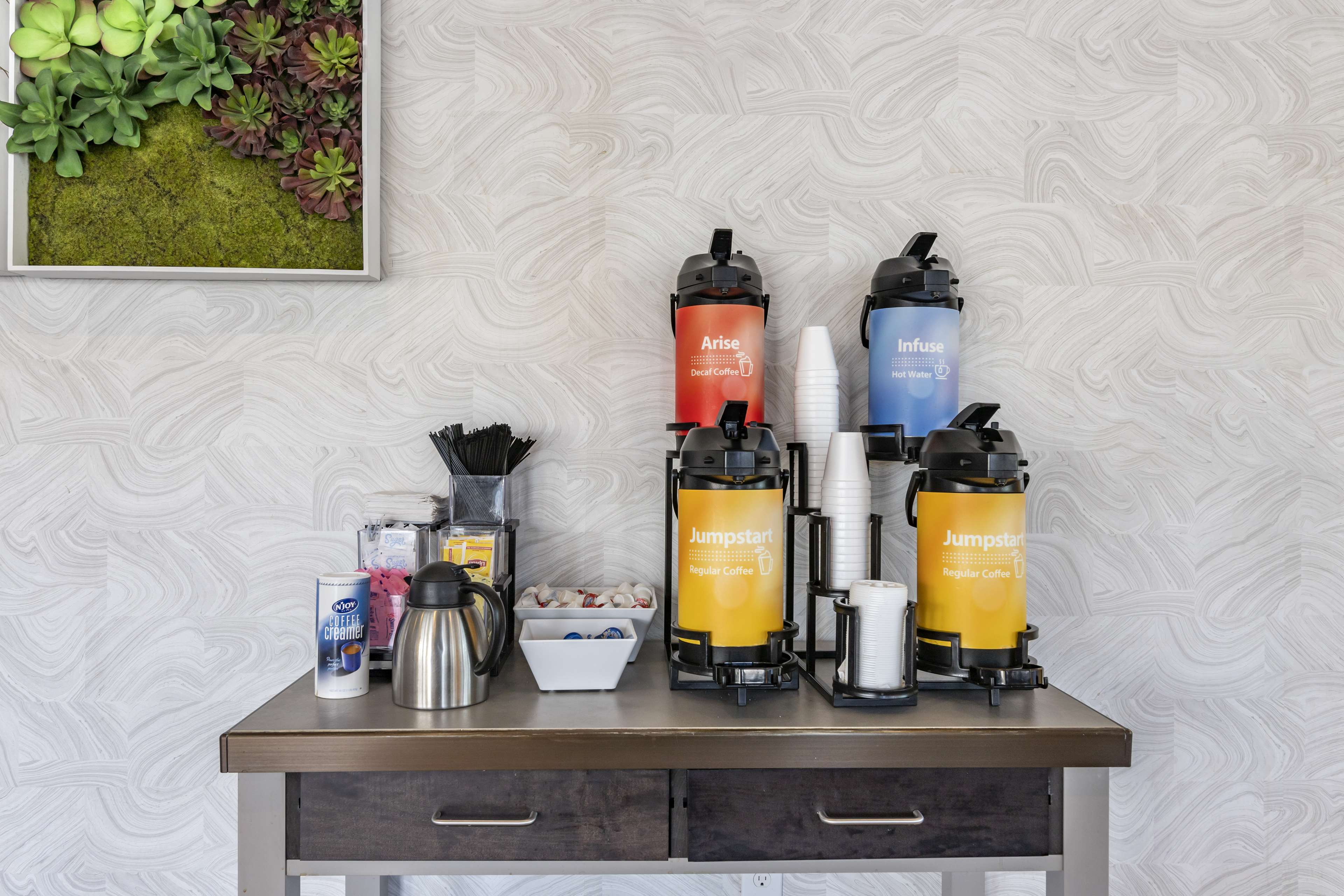 GLo Best Western Savannah-Gateway I-95