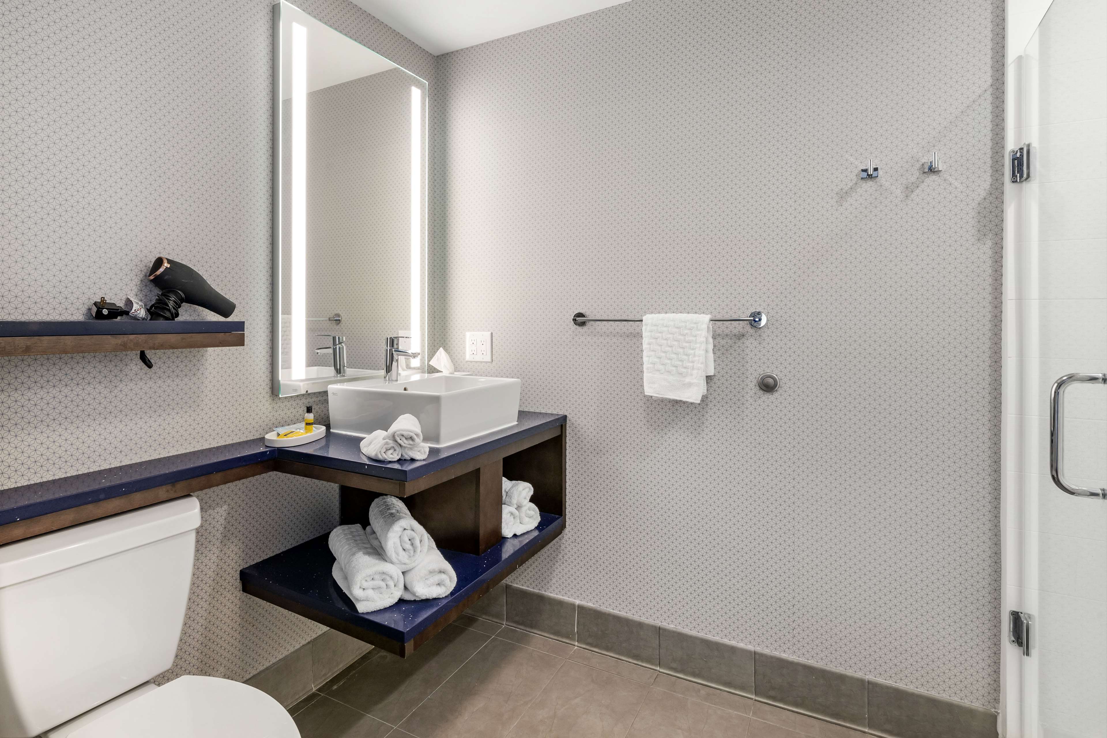 GLo Best Western Savannah-Gateway I-95