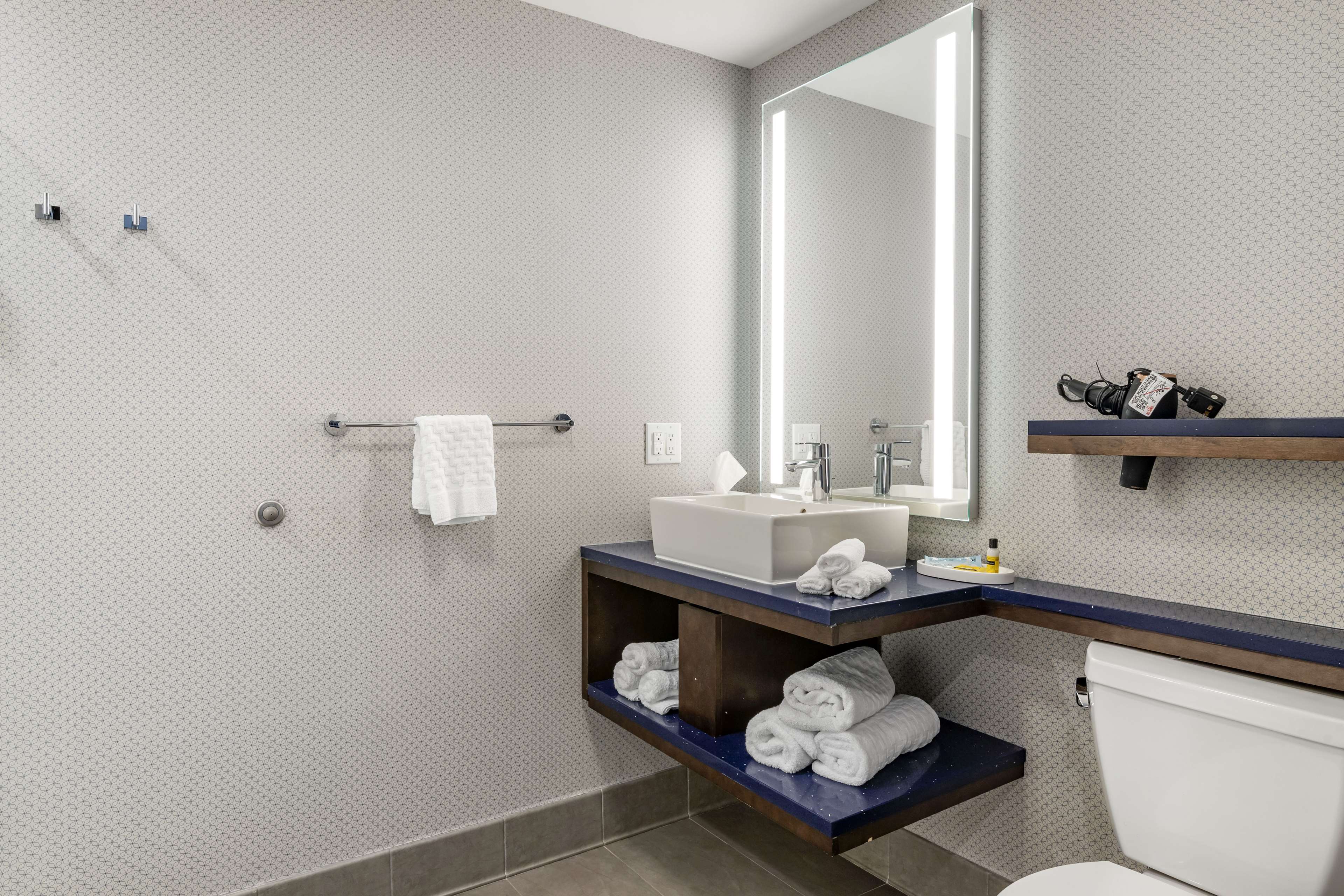 GLo Best Western Savannah-Gateway I-95