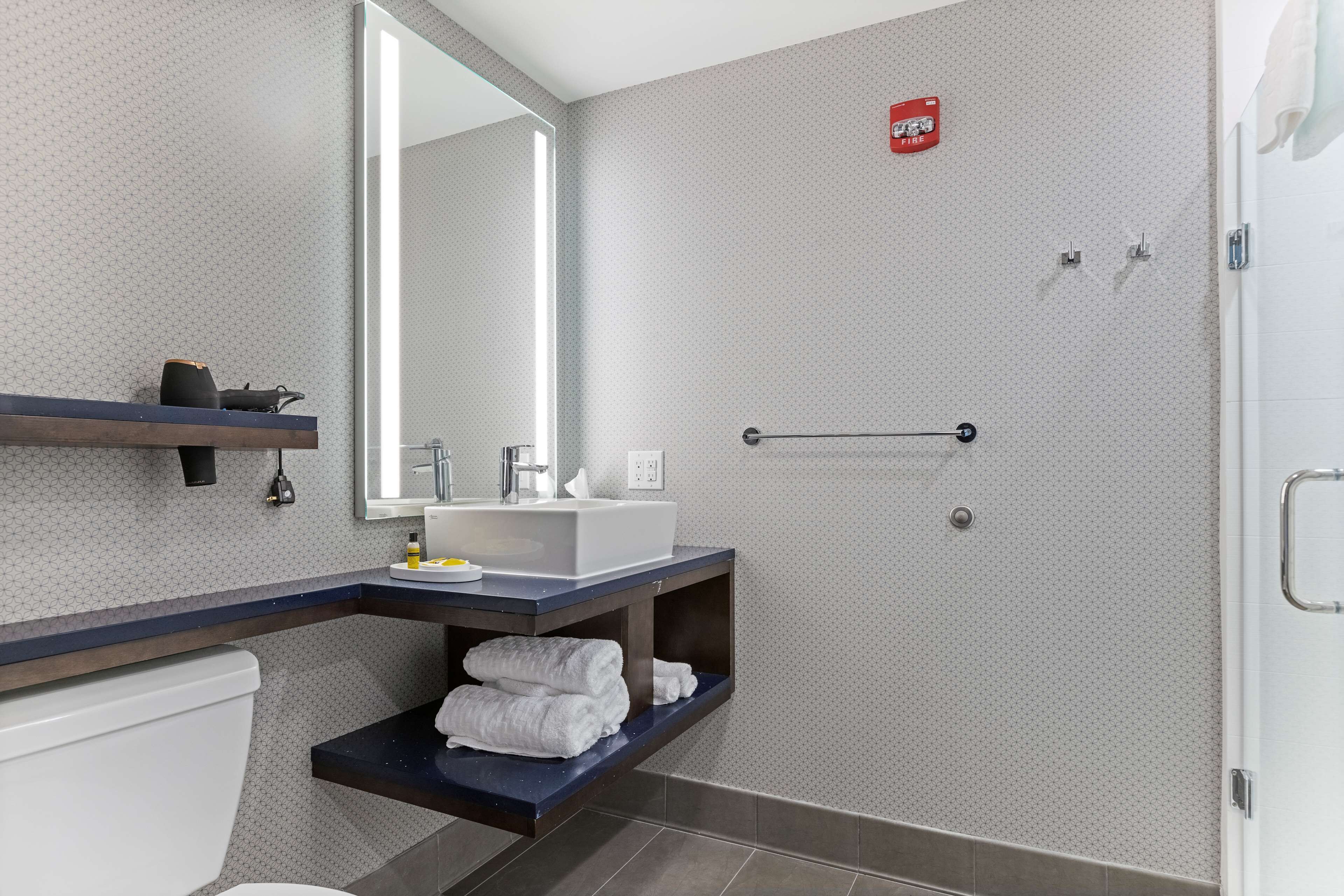 GLo Best Western Savannah-Gateway I-95