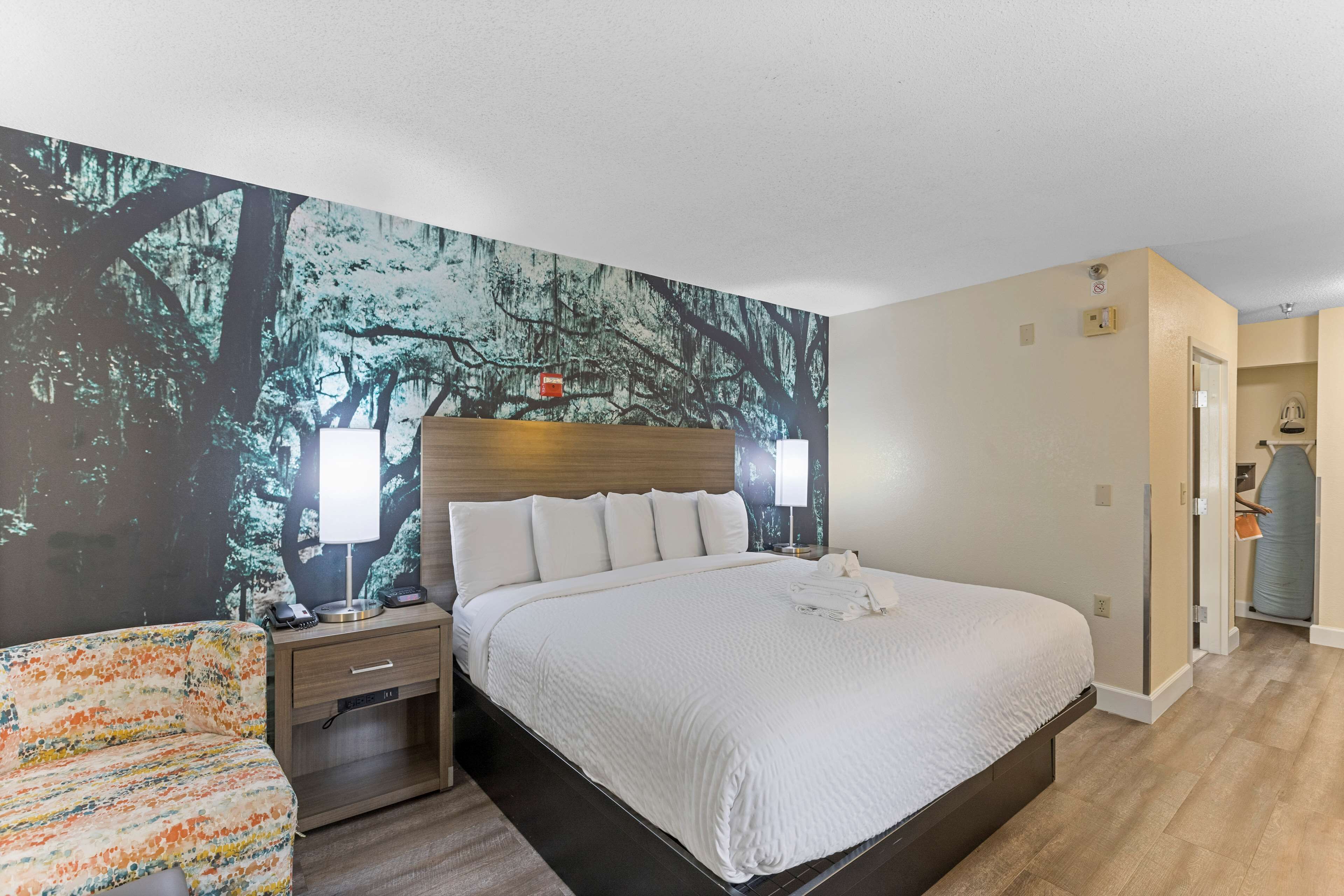 GLo Best Western Savannah-Gateway I-95