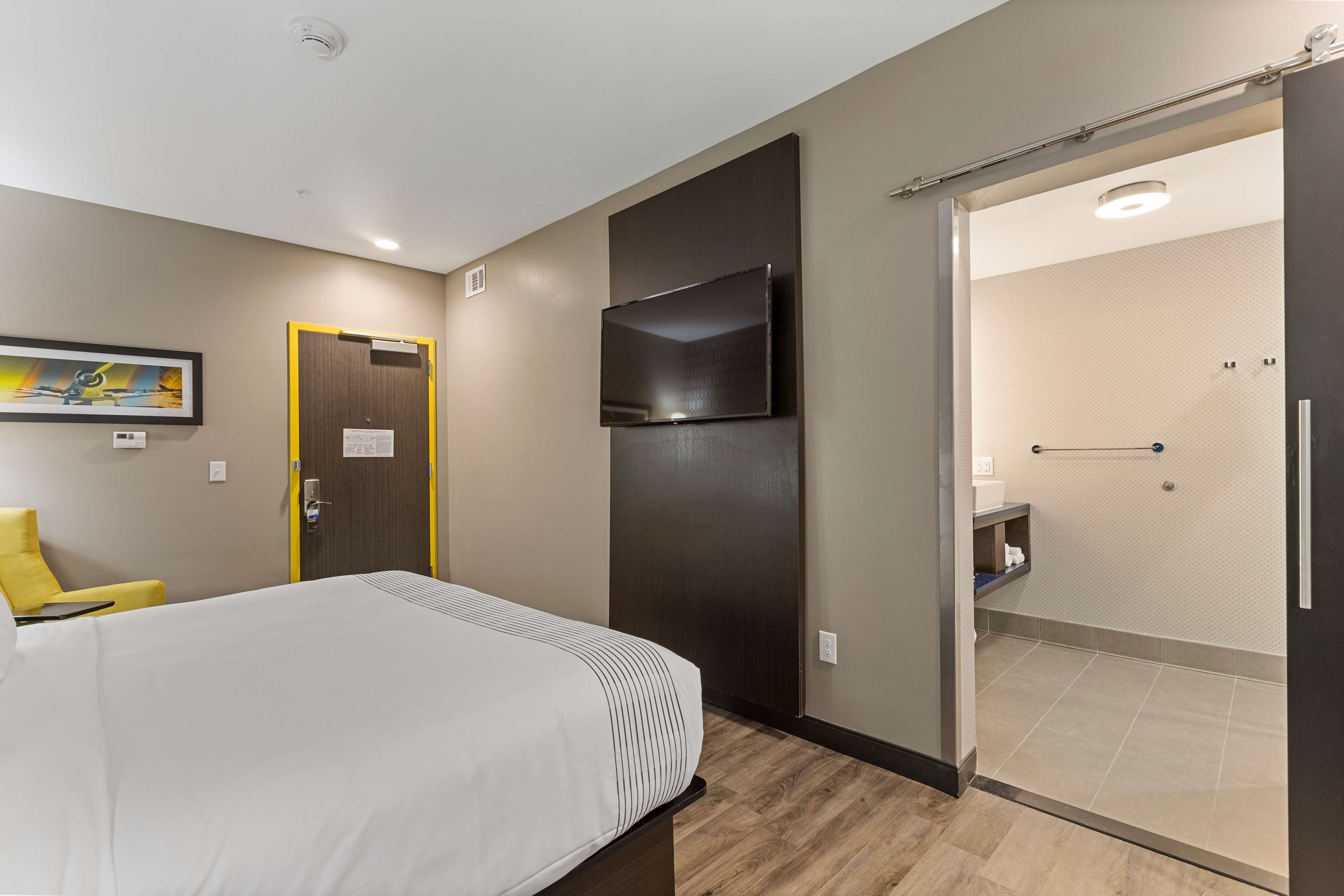 GLo Best Western Savannah-Gateway I-95