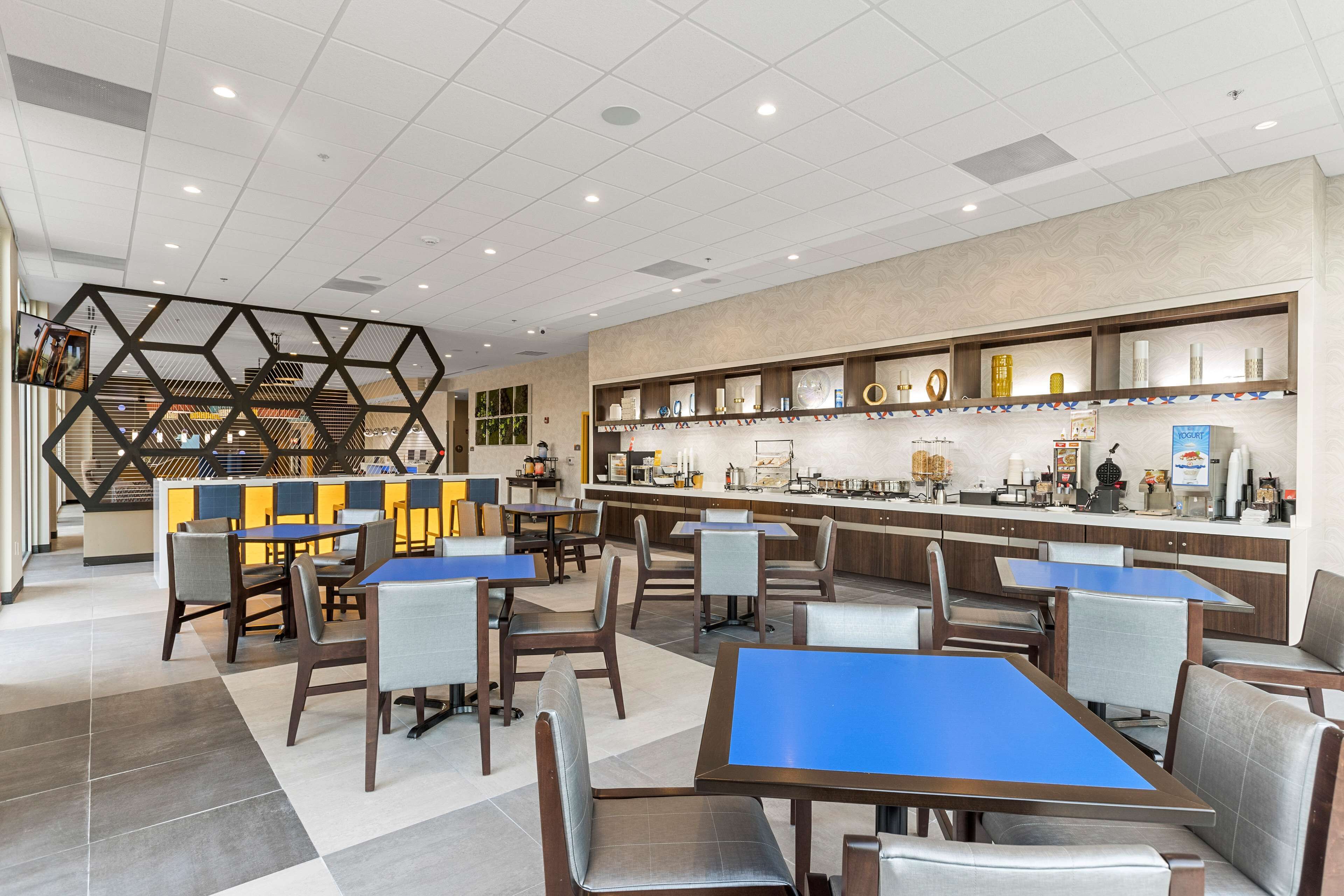 GLo Best Western Savannah-Gateway I-95