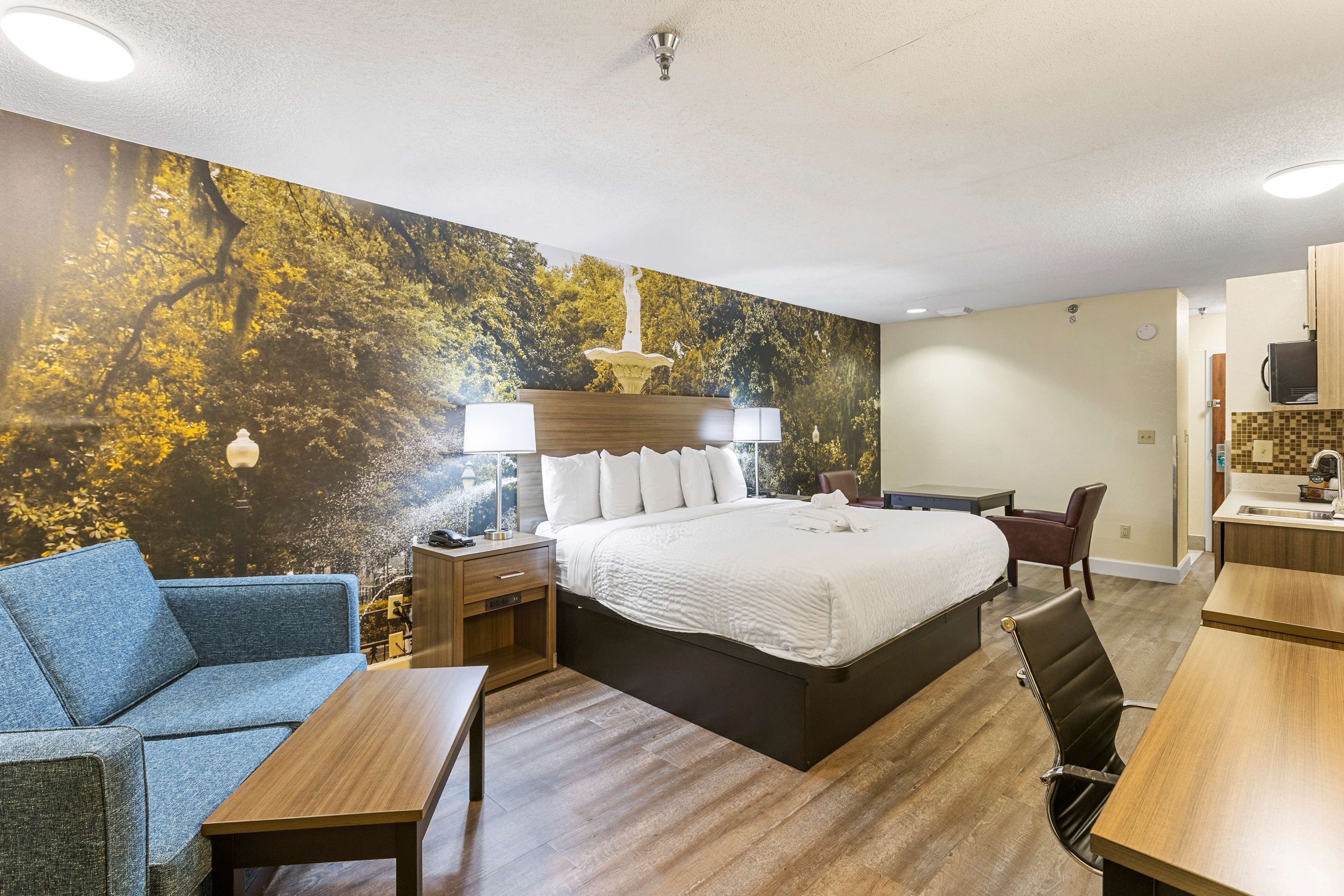 GLo Best Western Savannah-Gateway I-95