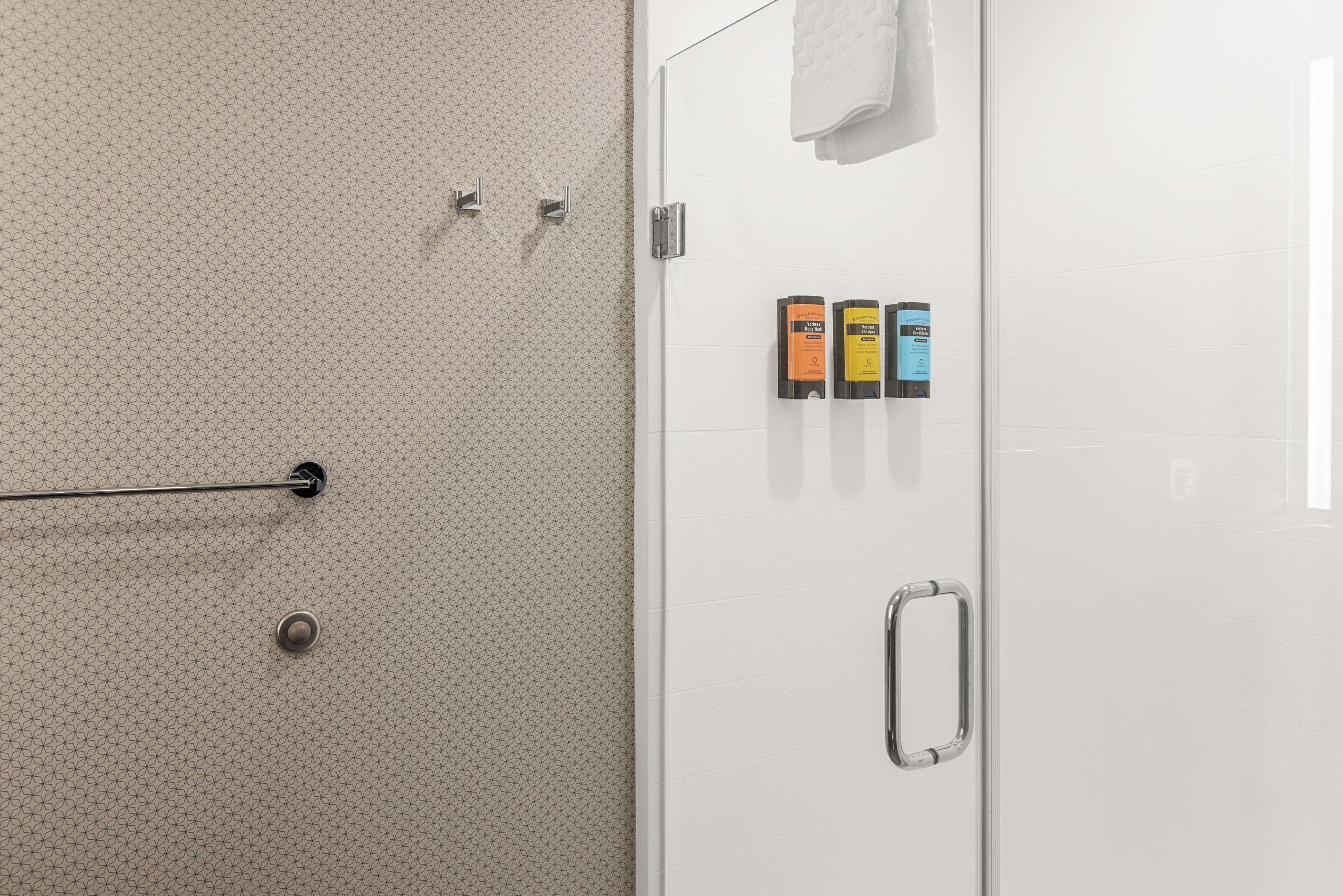 GLo Best Western Savannah-Gateway I-95