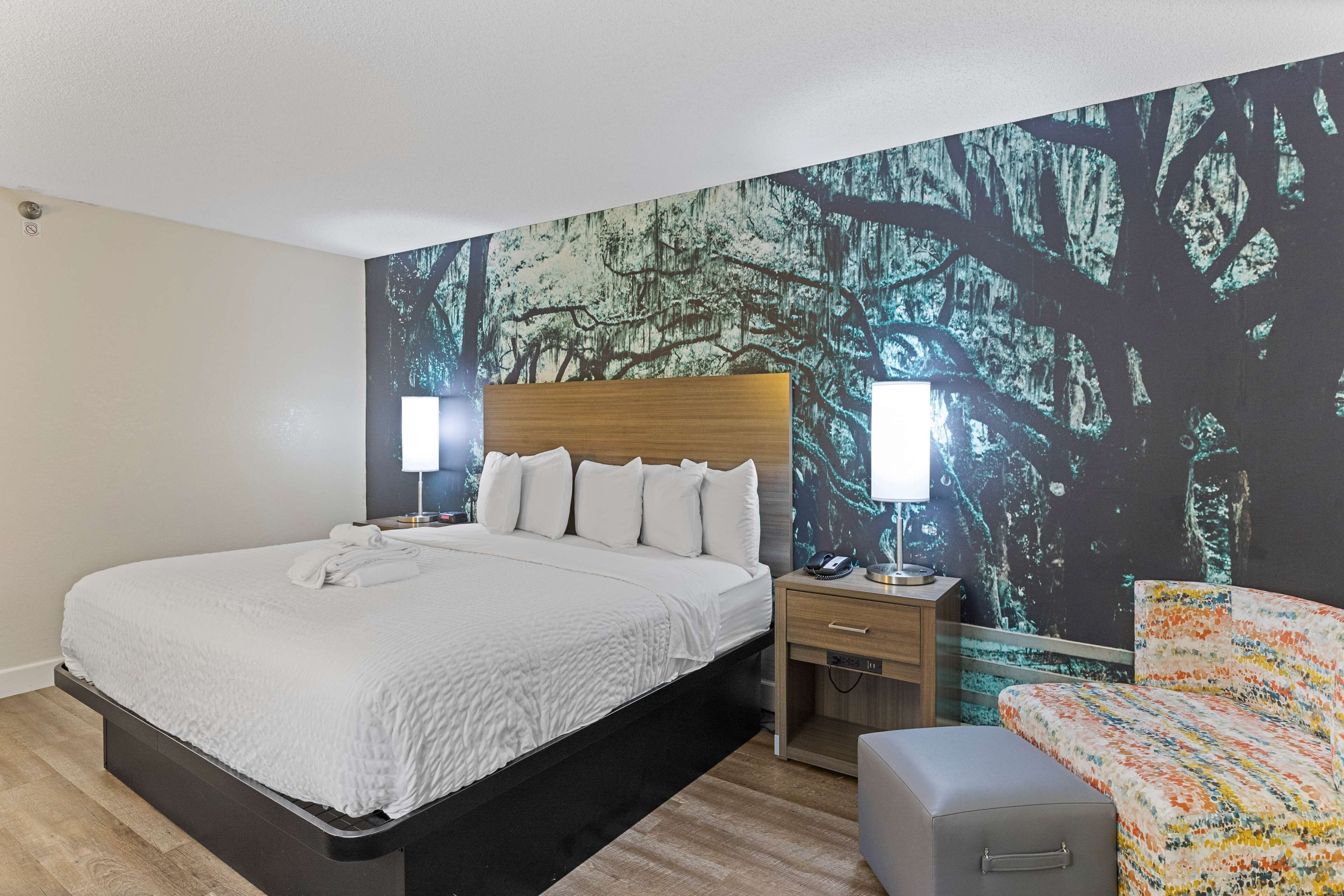 GLo Best Western Savannah-Gateway I-95