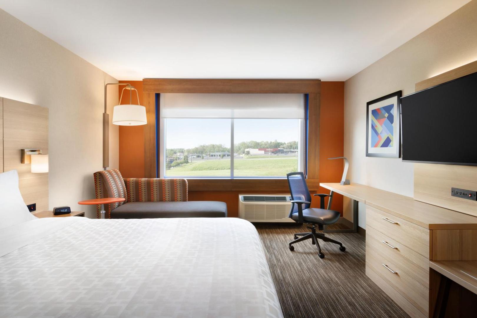 Holiday Inn Express & Suites Savannah W - Chatham Parkway Holiday Inn Express & Suites Savannah W - Chatham Parkway