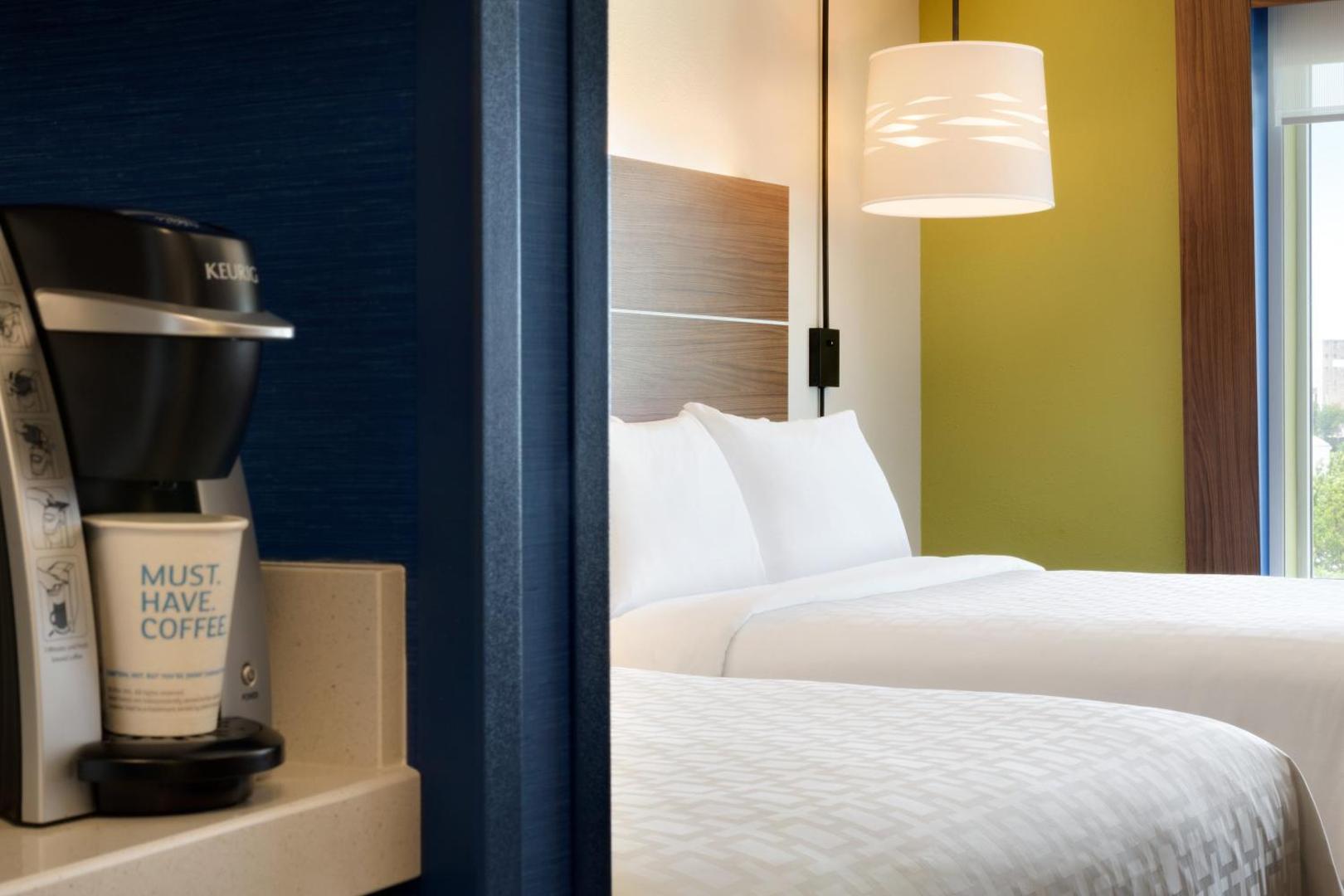 Holiday Inn Express & Suites Savannah W - Chatham Parkway Holiday Inn Express & Suites Savannah W - Chatham Parkway