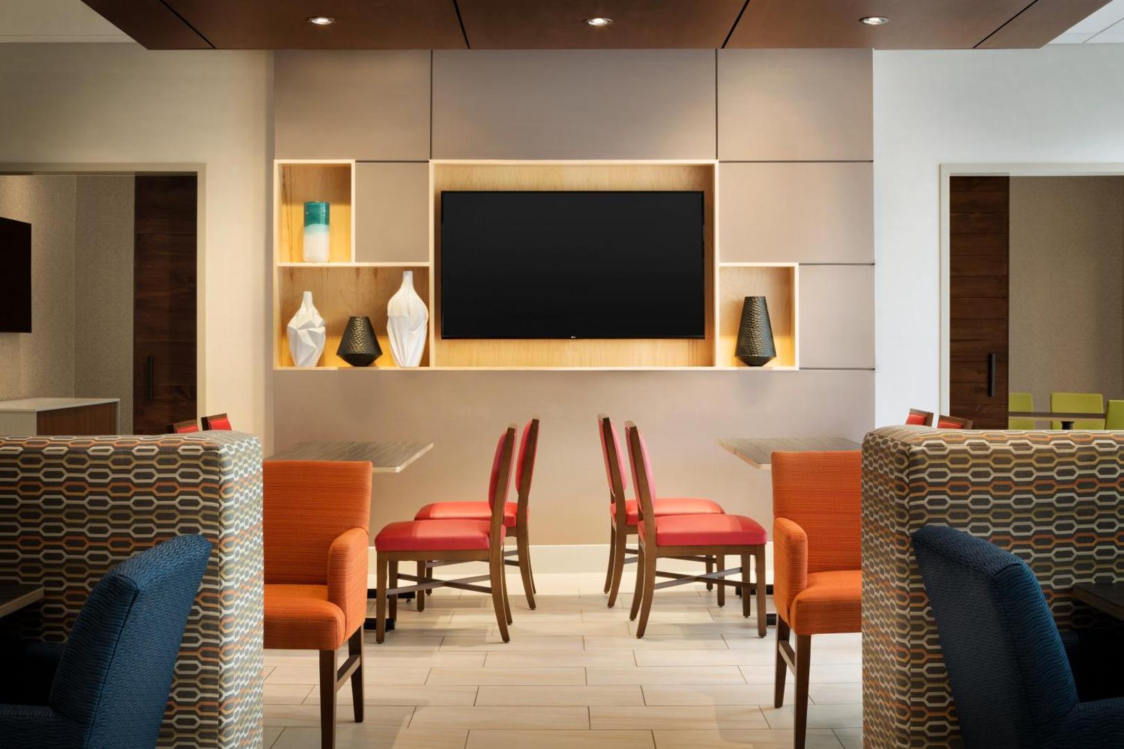 Holiday Inn Express & Suites Savannah W - Chatham Parkway Holiday Inn Express & Suites Savannah W - Chatham Parkway