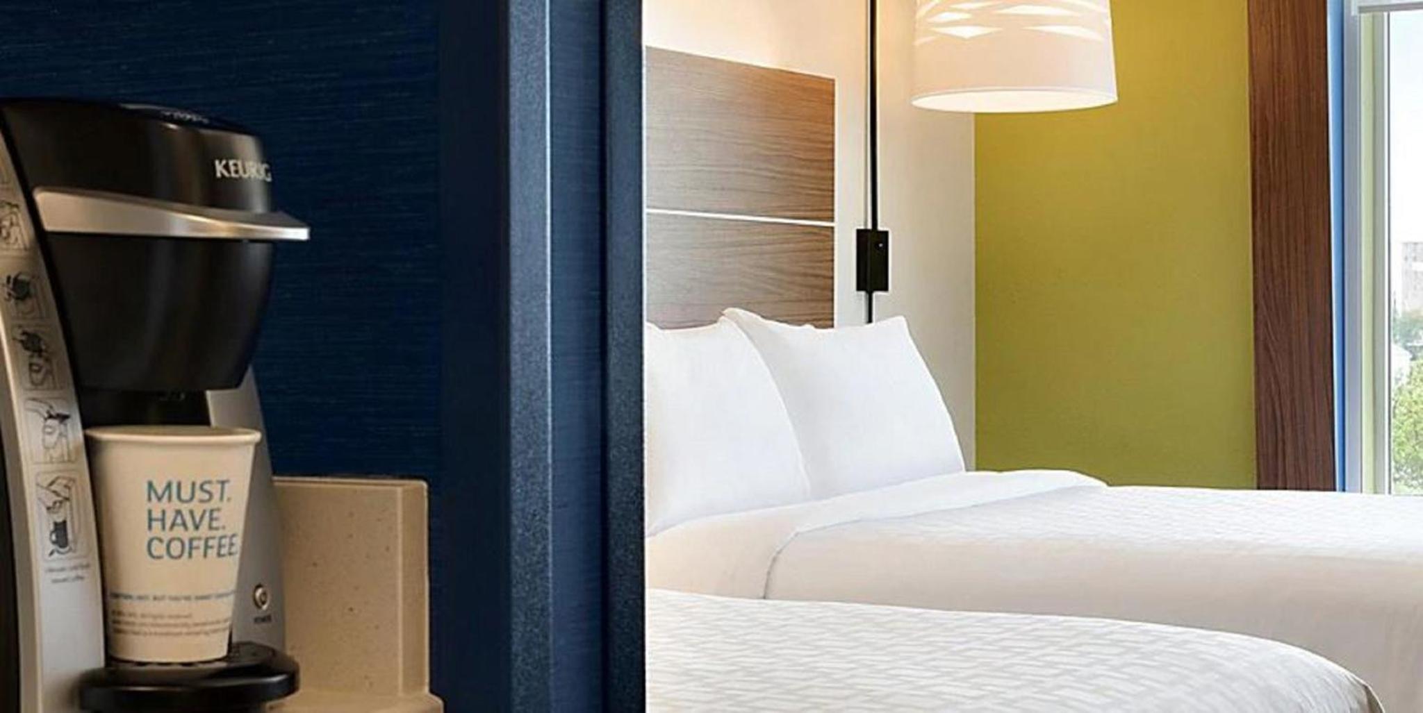 Holiday Inn Express & Suites Savannah W - Chatham Parkway Holiday Inn Express & Suites Savannah W - Chatham Parkway