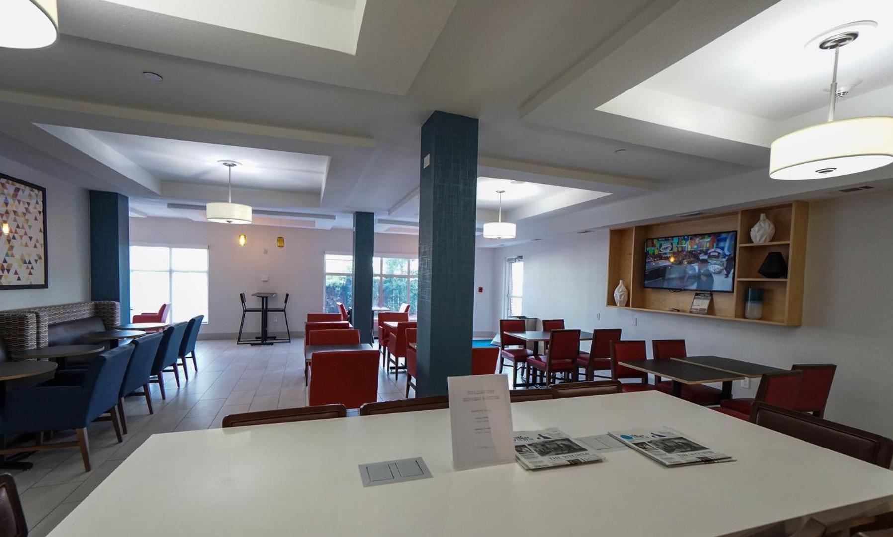 Holiday Inn Express Hotel & Suites Savannah - Midtown Holiday Inn Express Hotel & Suites Savannah - Midtown