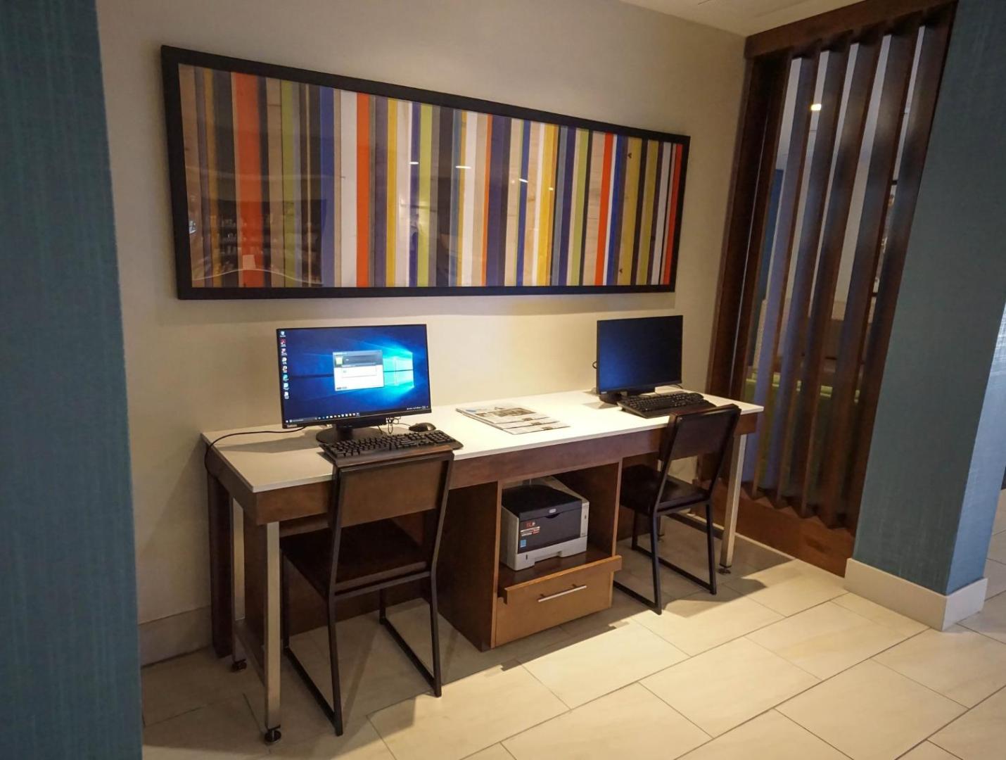 Holiday Inn Express Hotel & Suites Savannah - Midtown Holiday Inn Express Hotel & Suites Savannah - Midtown