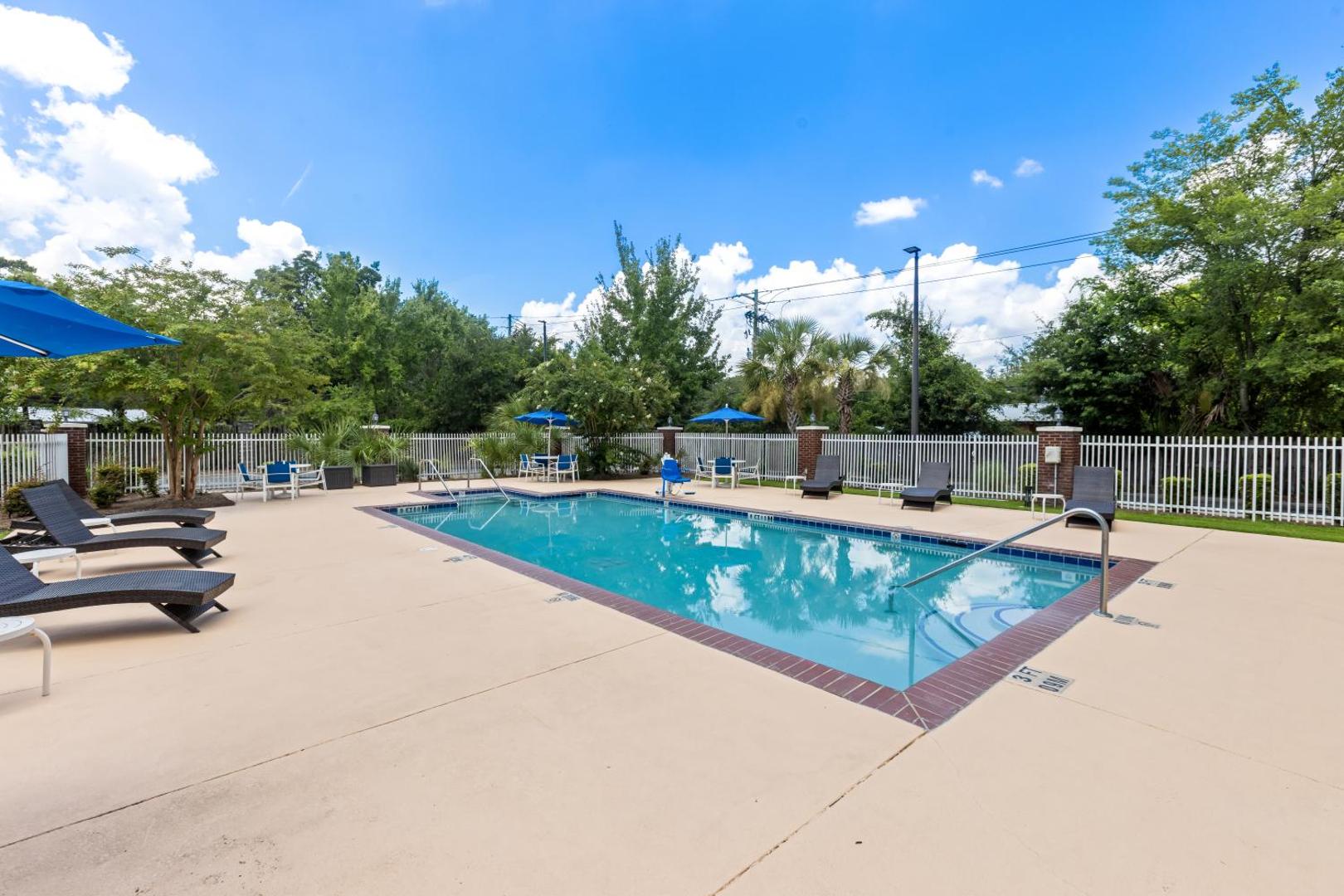 Holiday Inn Express Hotel & Suites Savannah - Midtown Holiday Inn Express Hotel & Suites Savannah - Midtown