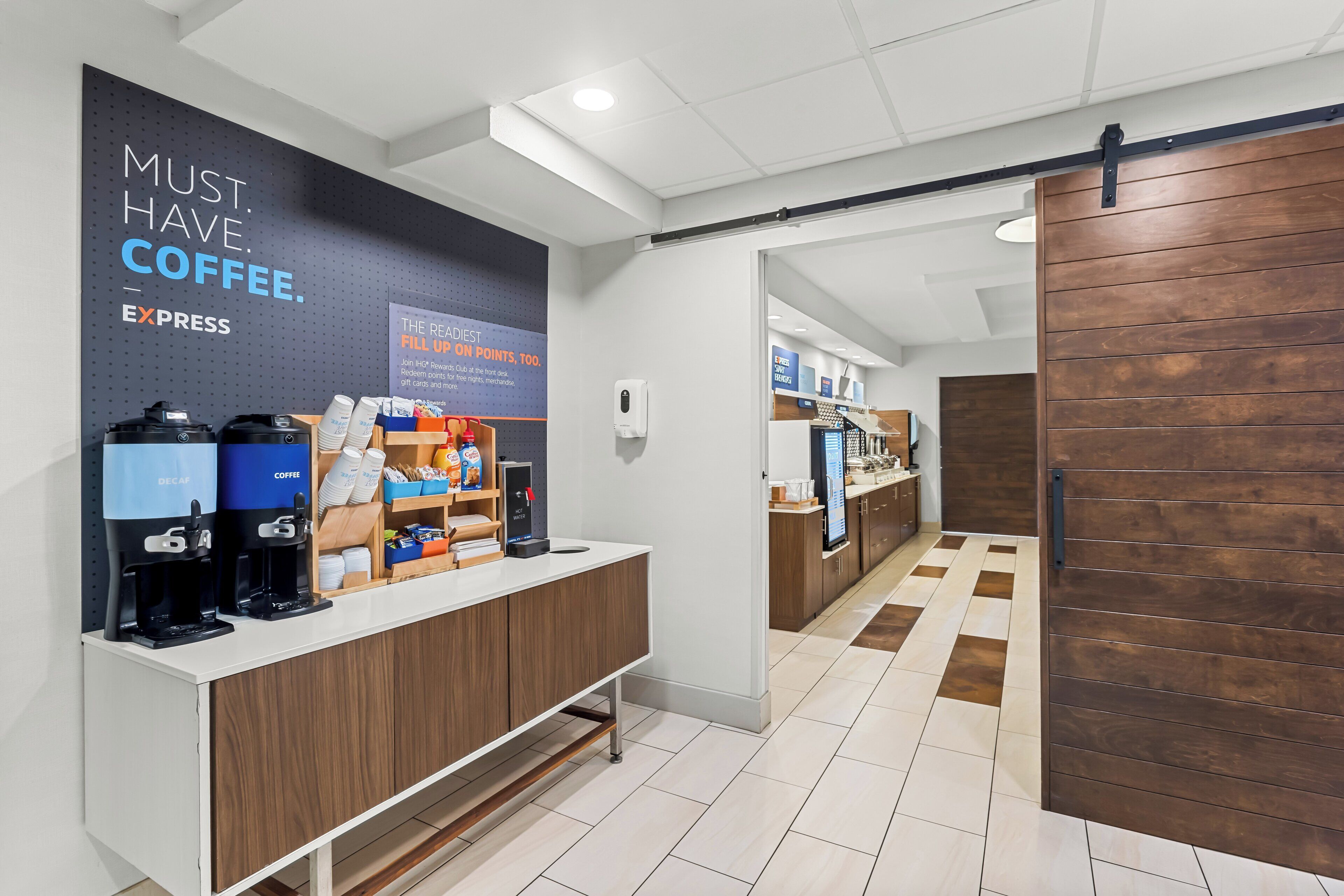 Holiday Inn Express Hotel & Suites Savannah - Midtown Holiday Inn Express Hotel & Suites Savannah - Midtown