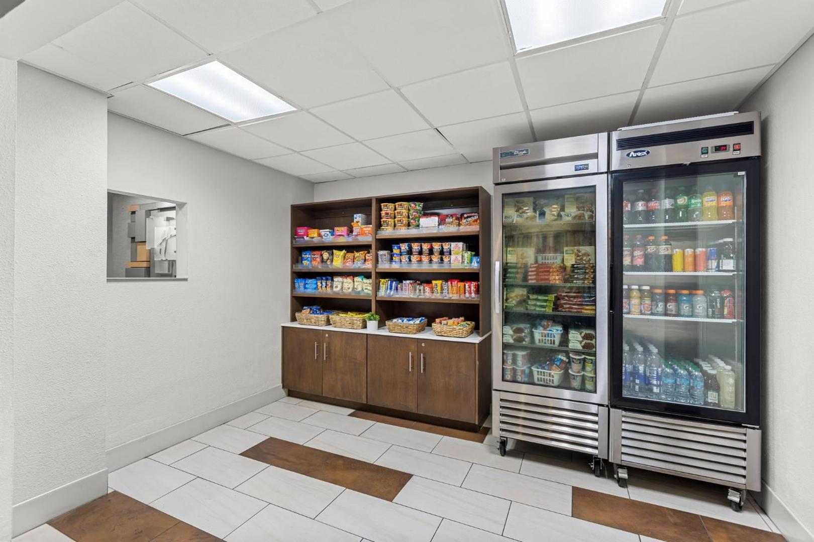 Holiday Inn Express Hotel & Suites Savannah - Midtown Holiday Inn Express Hotel & Suites Savannah - Midtown