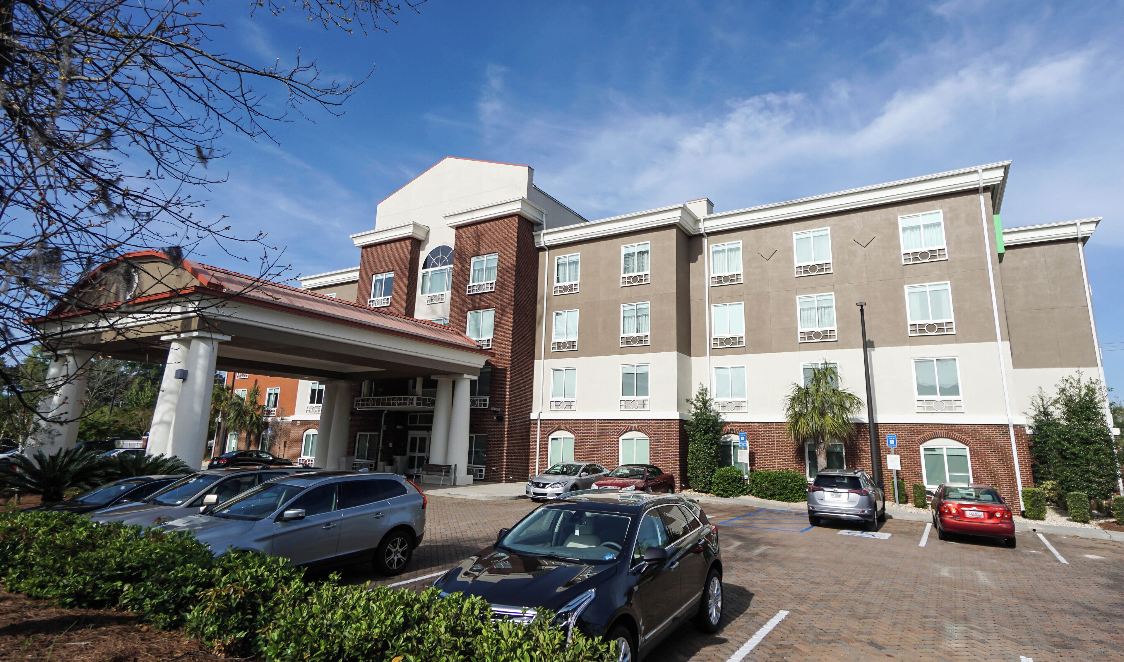 Holiday Inn Express Hotel & Suites Savannah - Midtown Holiday Inn Express Hotel & Suites Savannah - Midtown