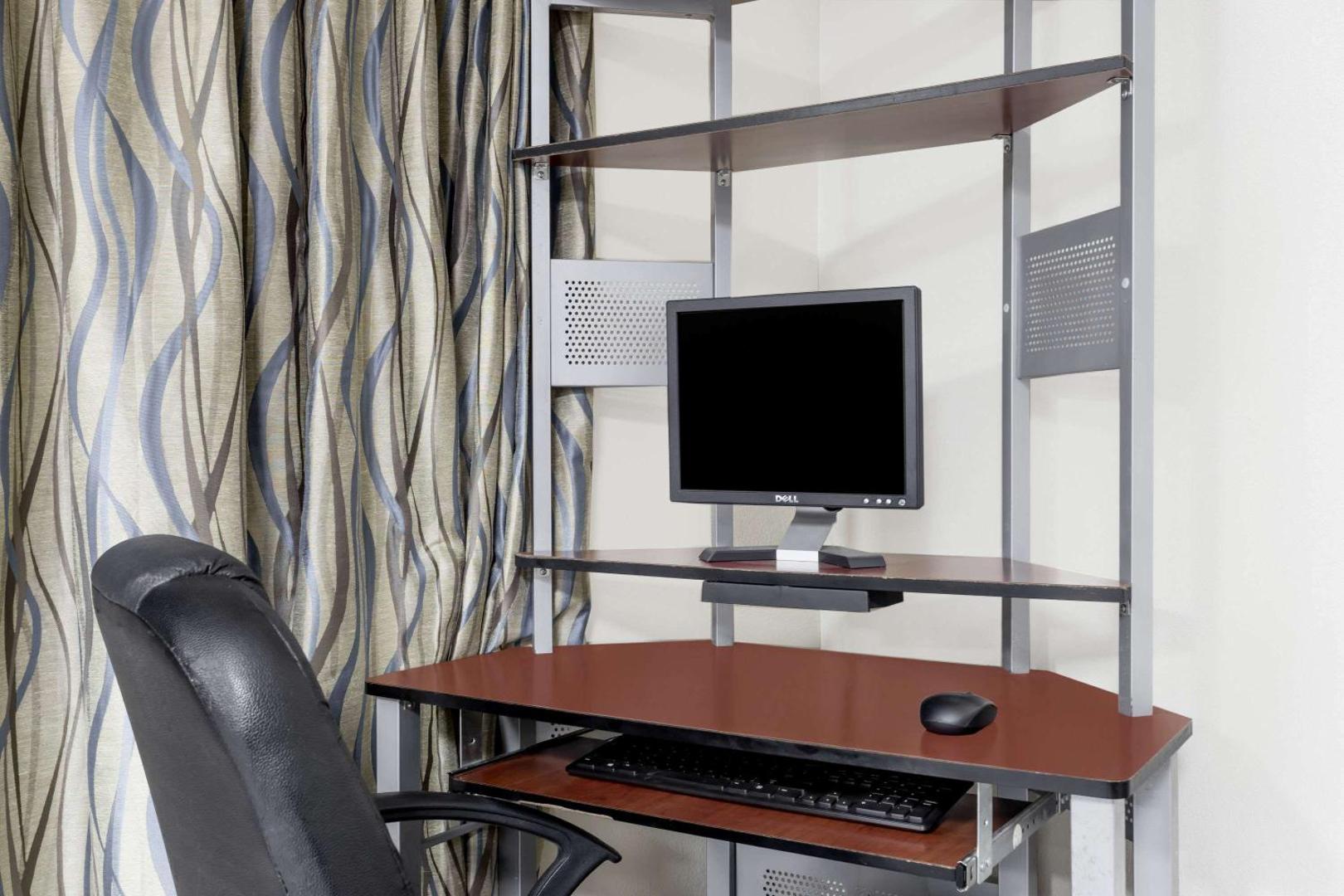 Howard Johnson by Wyndham Savannah GA Howard Johnson by Wyndham Savannah GA