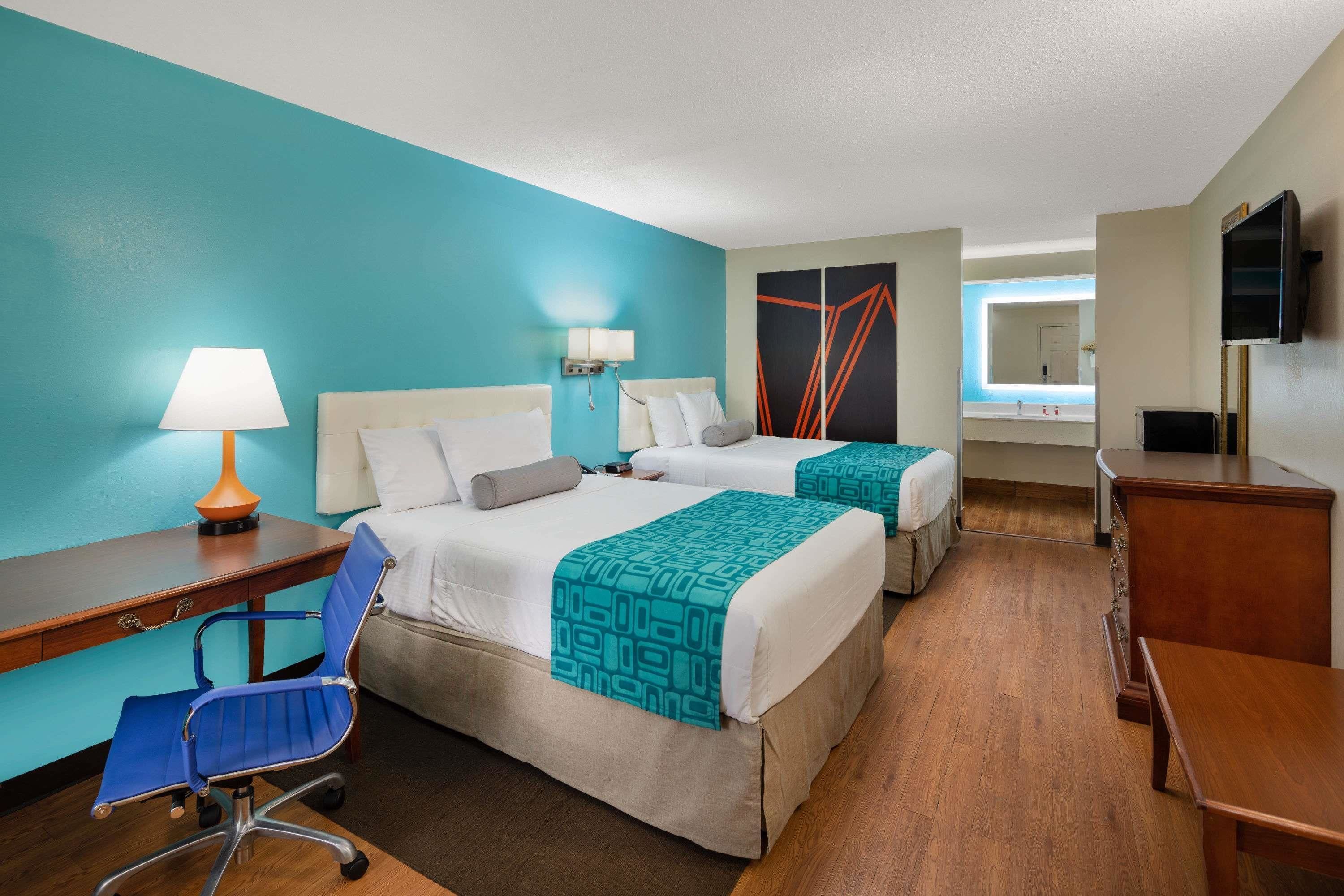 Howard Johnson by Wyndham Savannah GA Howard Johnson by Wyndham Savannah GA