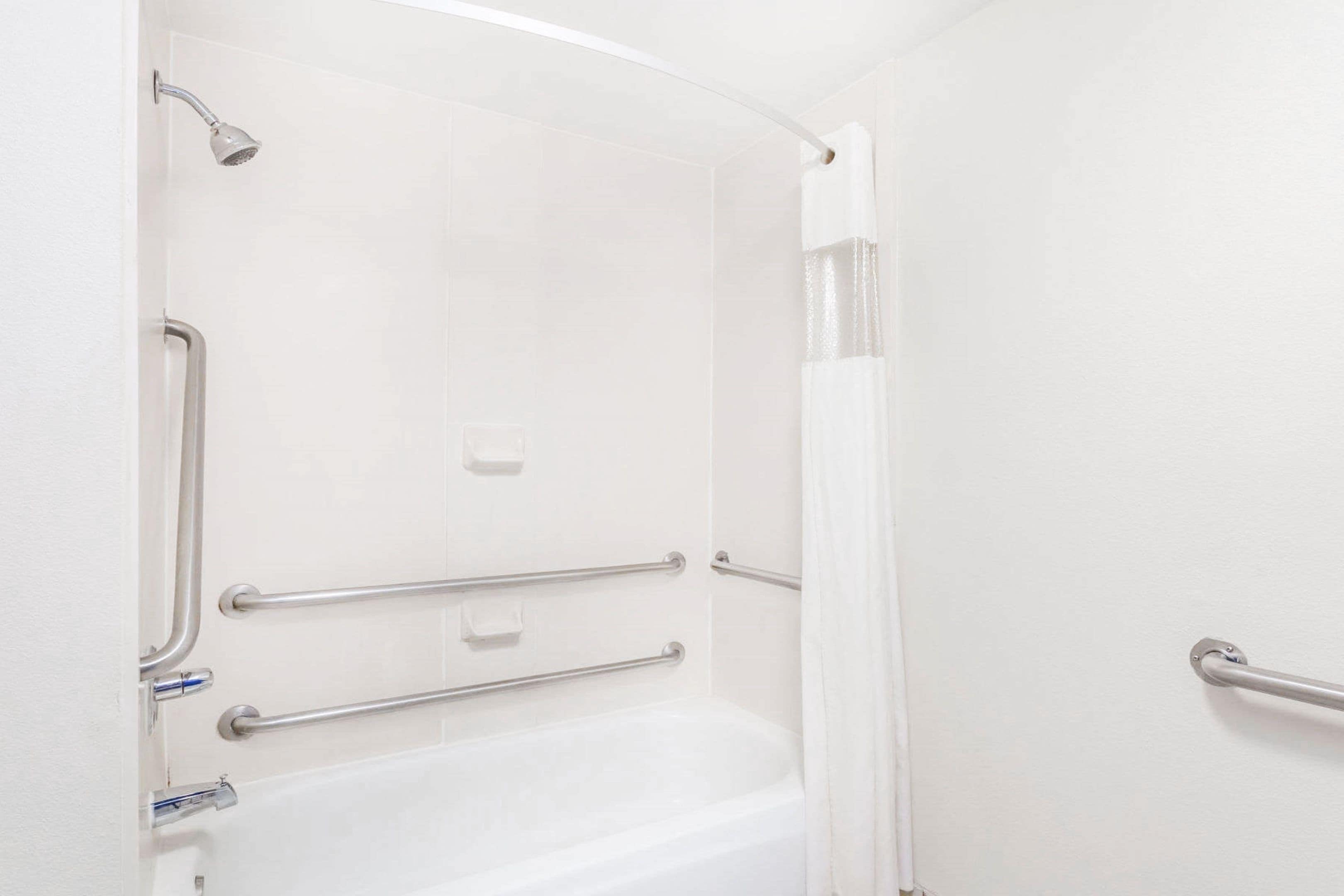 Howard Johnson by Wyndham Savannah GA Howard Johnson by Wyndham Savannah GA