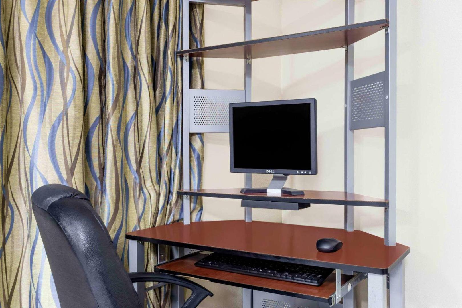 Howard Johnson by Wyndham Savannah GA Howard Johnson by Wyndham Savannah GA